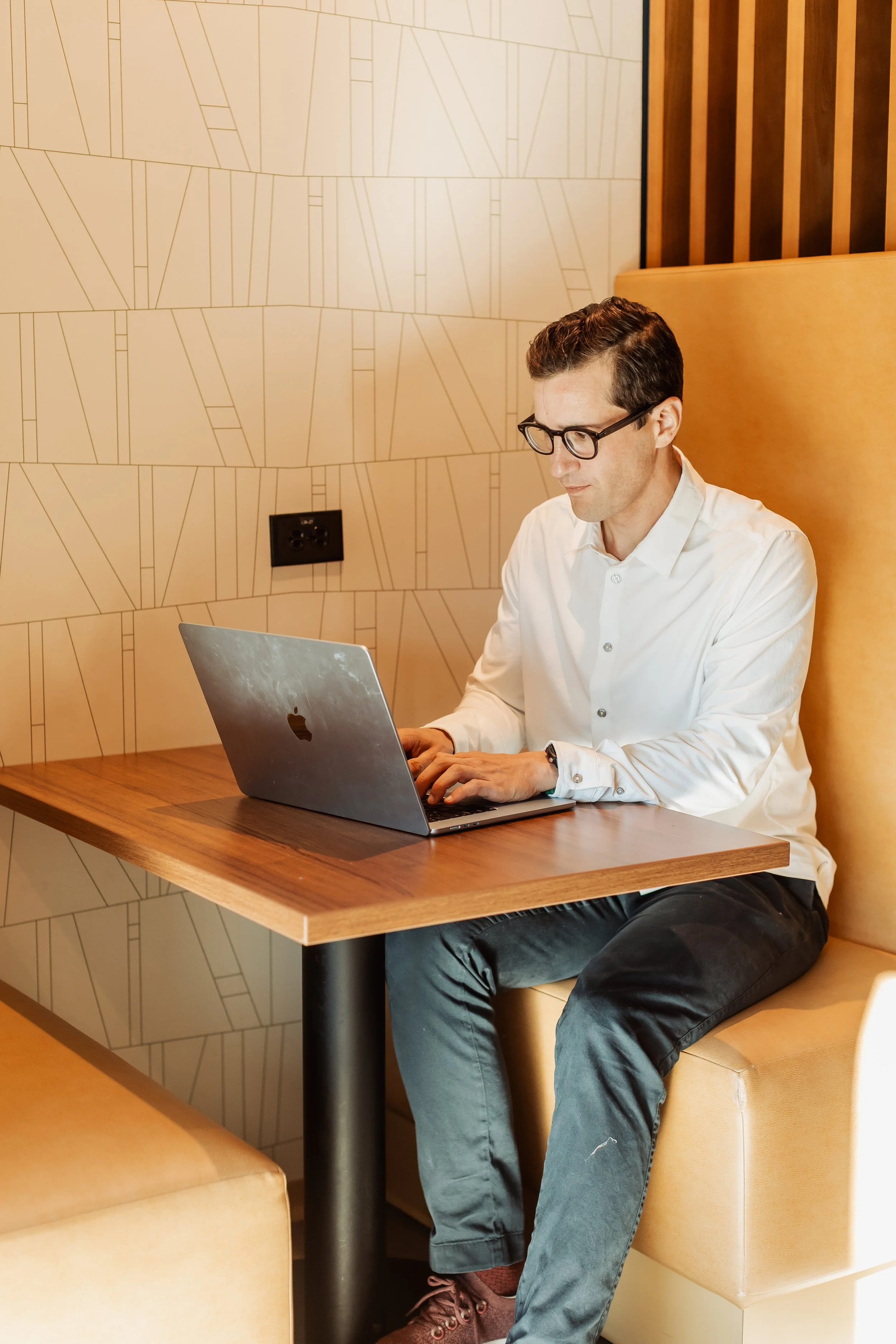 Professional sending emails from TARRA's coworking booths