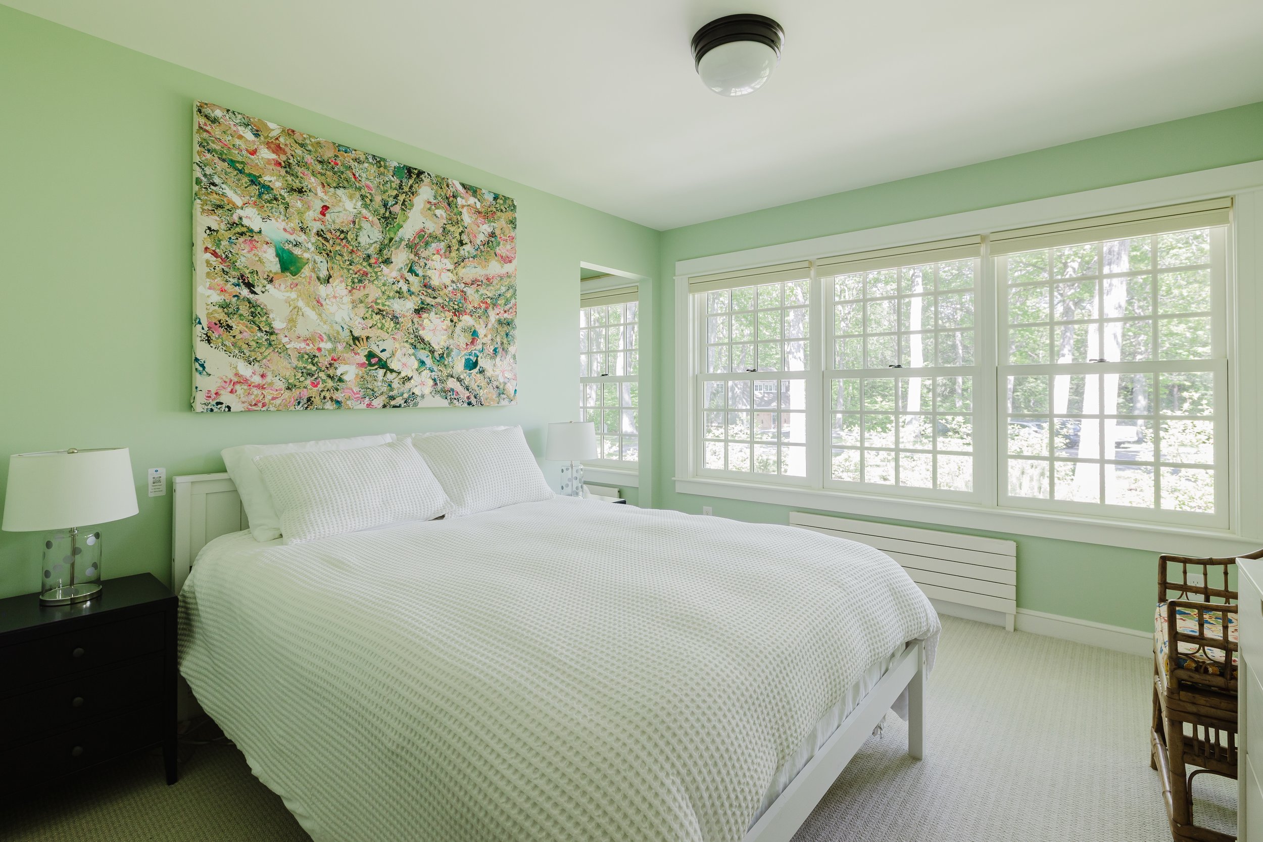 Guest bedroom 2 located on second floor with queen bed, 2x twin beds and ensuite bathrooom