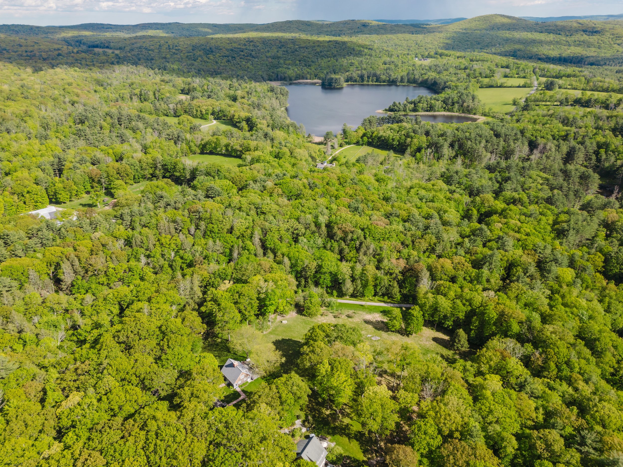 Aerial view of property and surrounding area