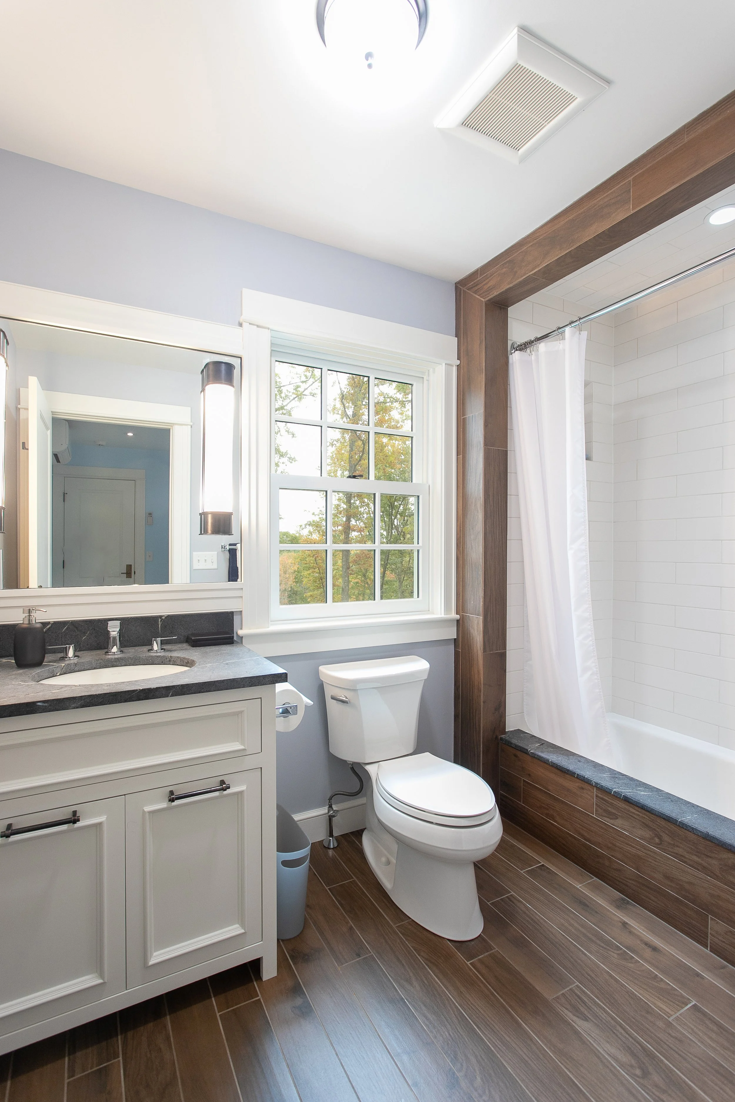 En suite guest bathroom 3