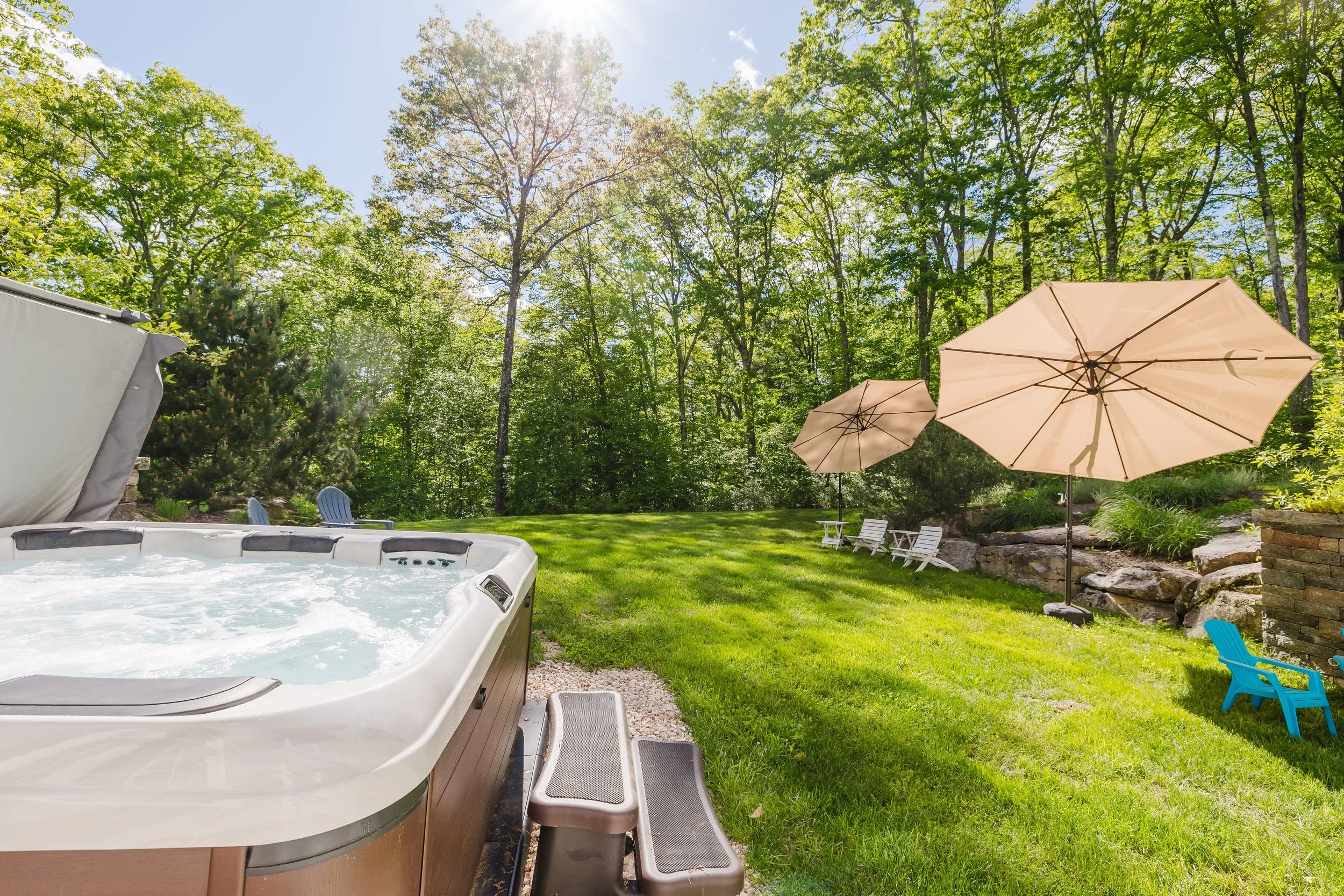 Peaceful private hot tub & outdoor seating
