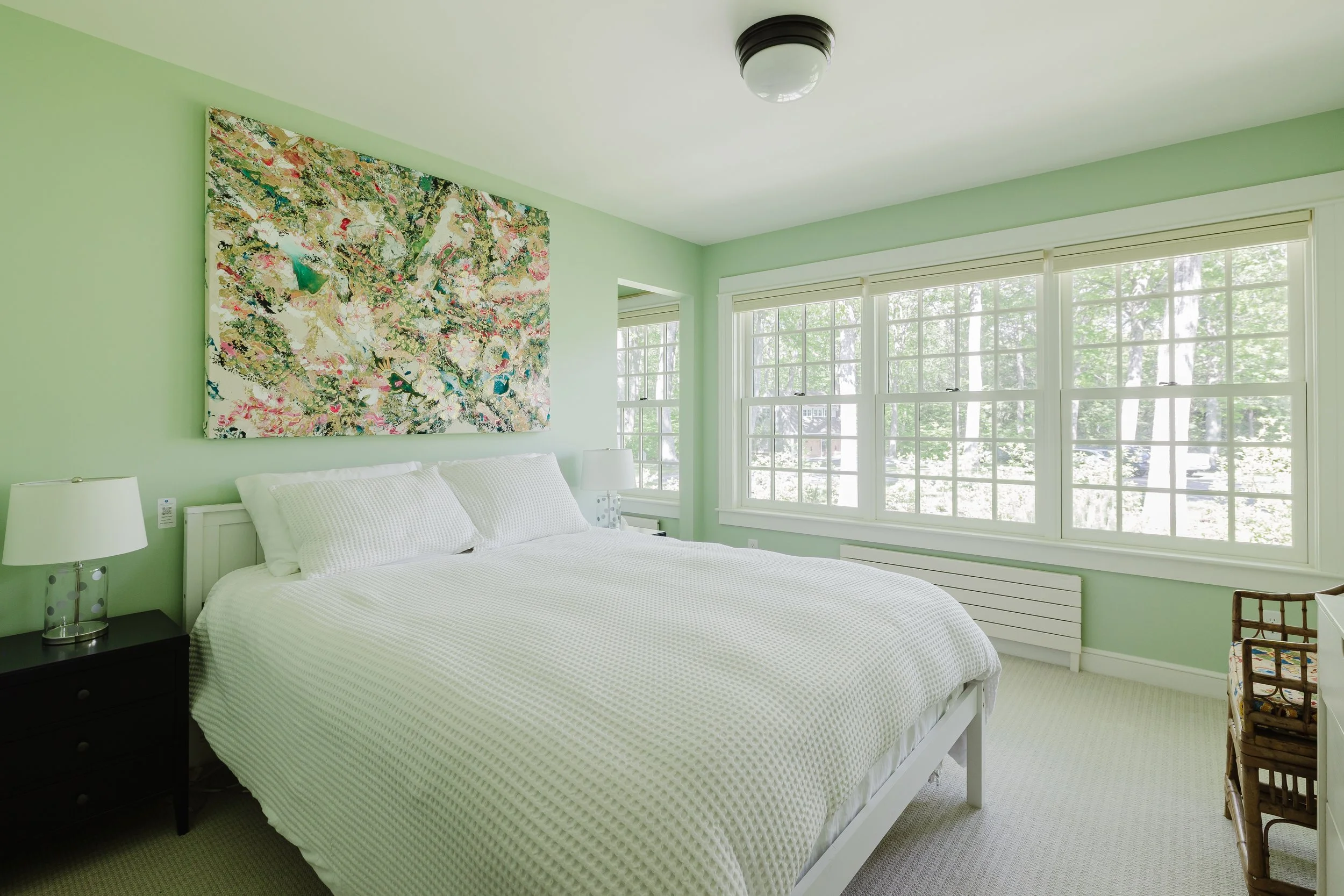 Guest bedroom 2 located on second floor with queen bed, 2x twin beds and ensuite bathrooom