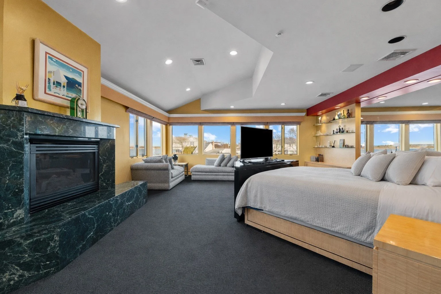 Primary Bedroom1.jpeg