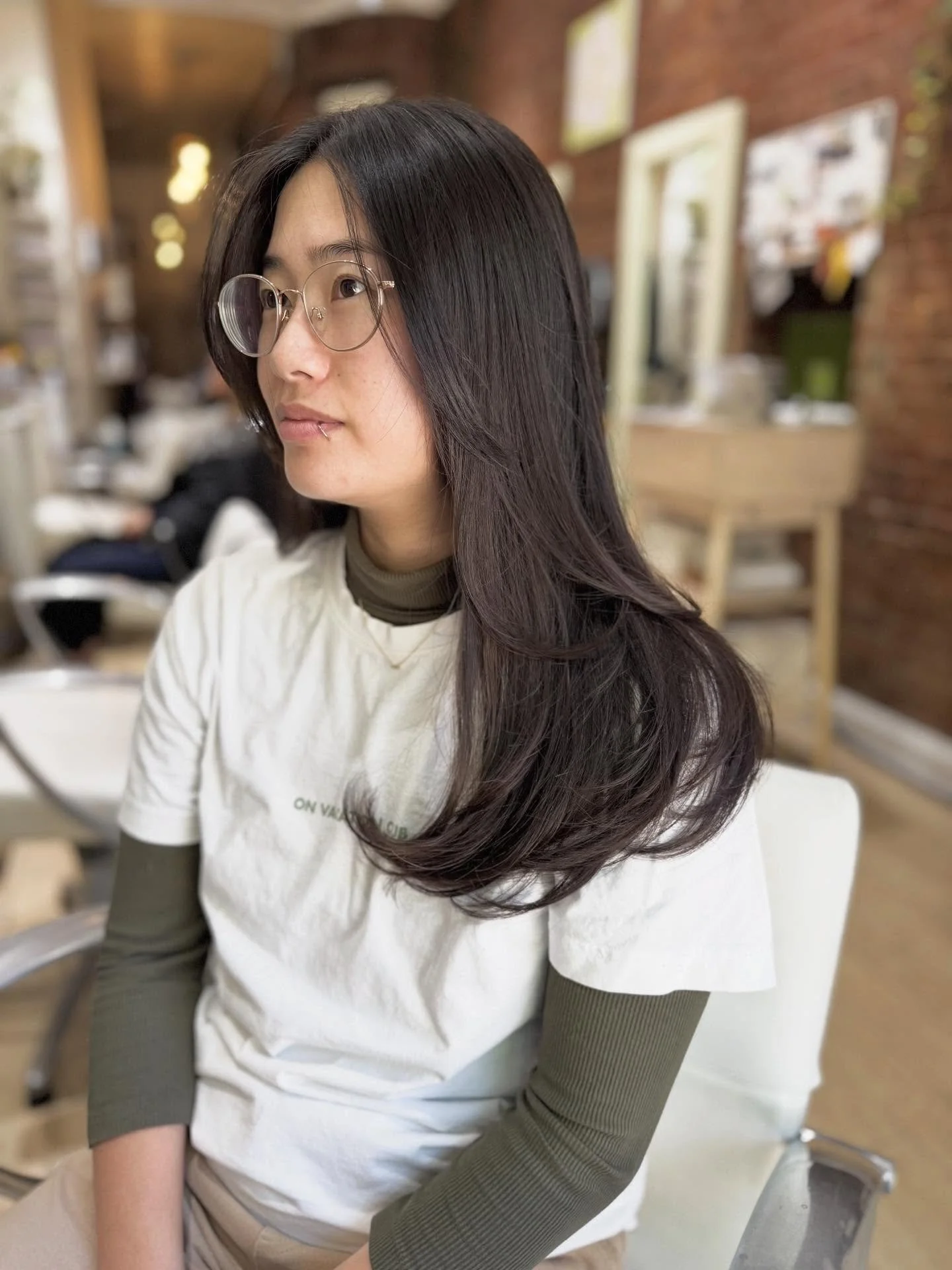 Layers and movement
Cut by stylist Haruhi (Rue)

Come book your appointment at Kaminotech if you are looking a fresh haircut for the fall season!
&bull;
&bull;
&bull;
&bull;
&bull;
&bull;
#hair #haircut #layers #mediumlayers #longlayers #texture #mov