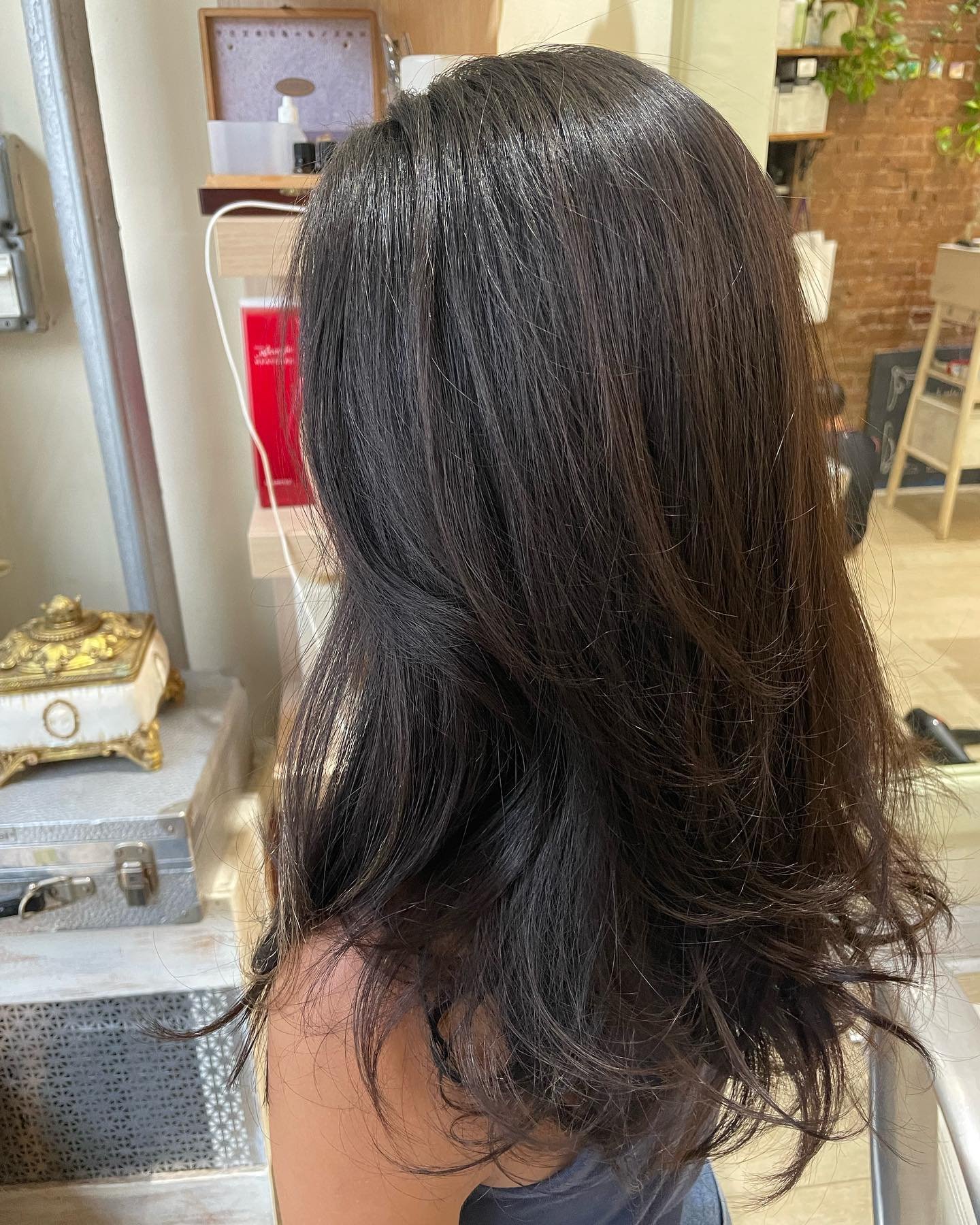 Roots to the middle of the hair Smooth control + Middle to the ends Digital perm
By Tomo.

#kaminotech#color#hairstyles #japanesestylist#rockhair#japanesehairsalon#olaplaex#haircolor#streethair#nyc#manhattan#digital perm#海外生活#海外美容師#海外美容室#ニューヨーク#美容師募集