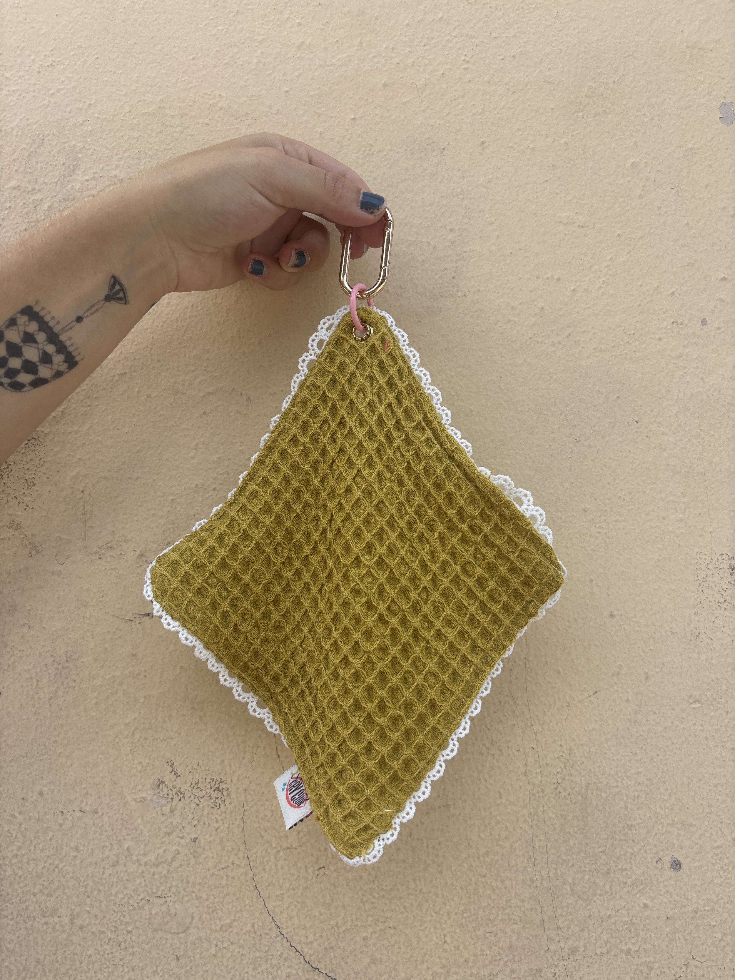 HAPPY HANKY KEYCHAIN
