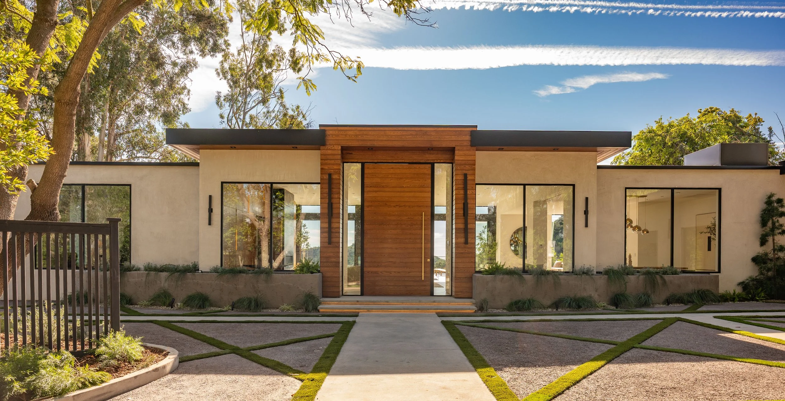 12752 Mulholland Dr-2-MLS.jpg