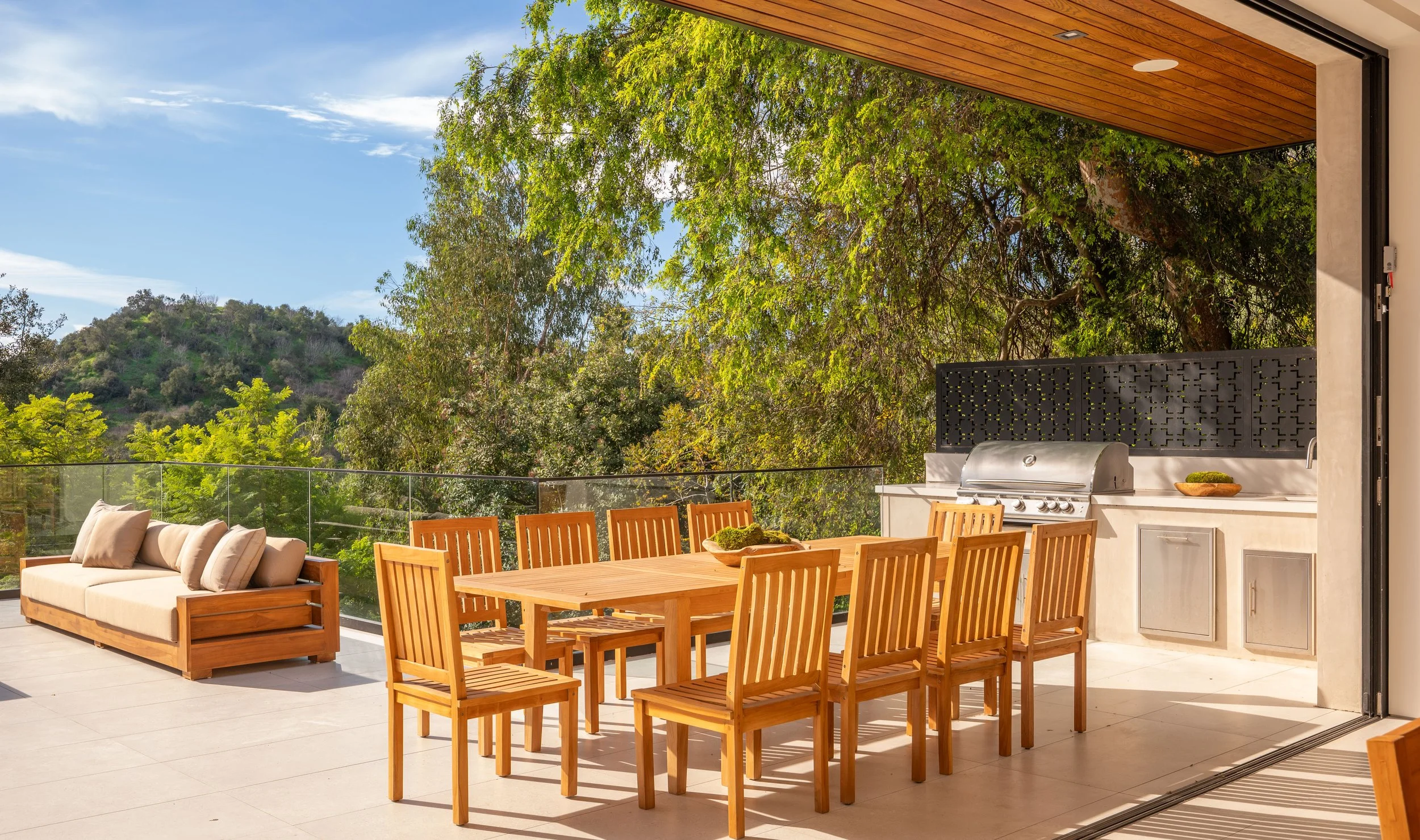 12752 Mulholland Dr-17-MLS.jpg