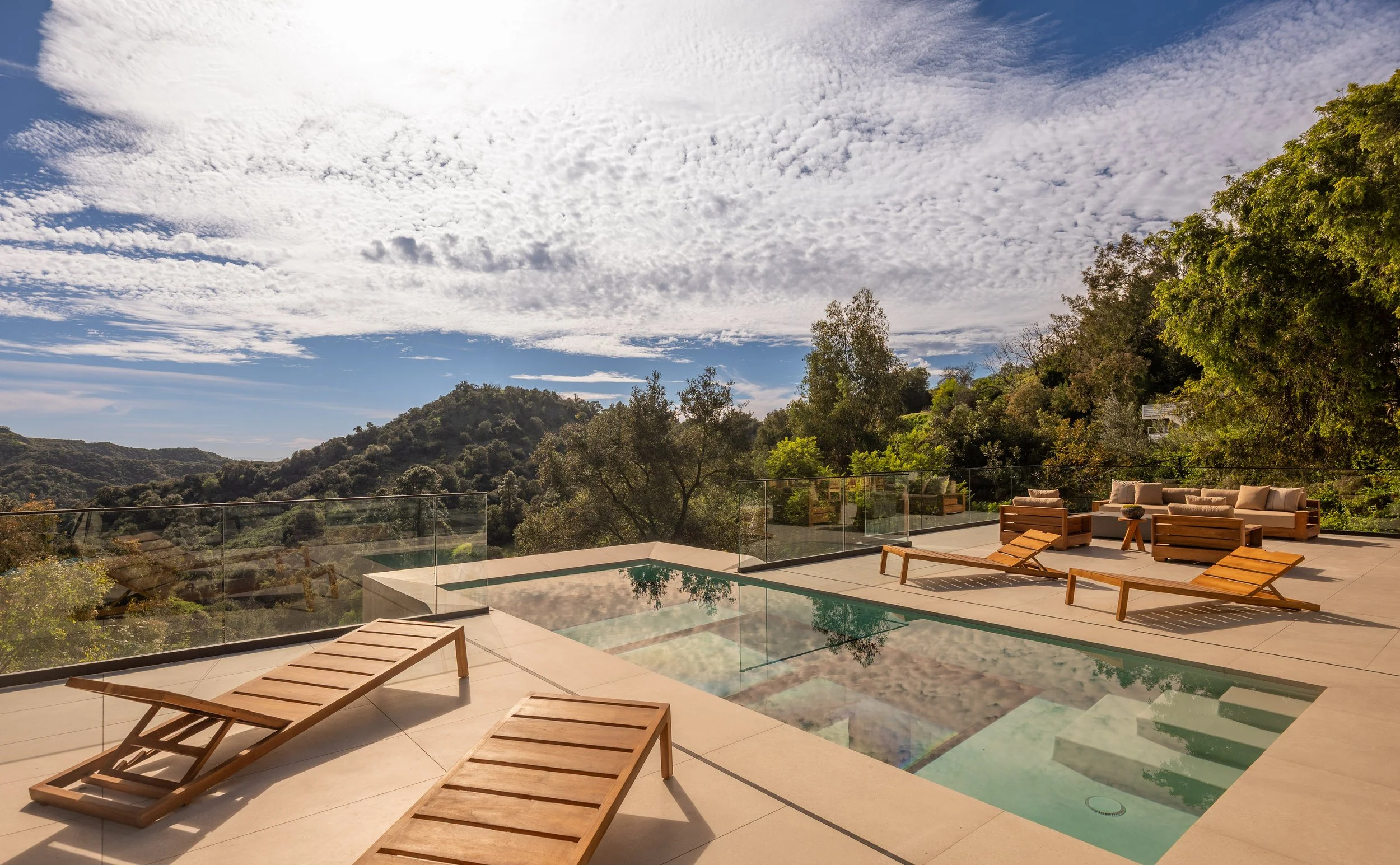 12752 Mulholland Dr-20-MLS.jpg