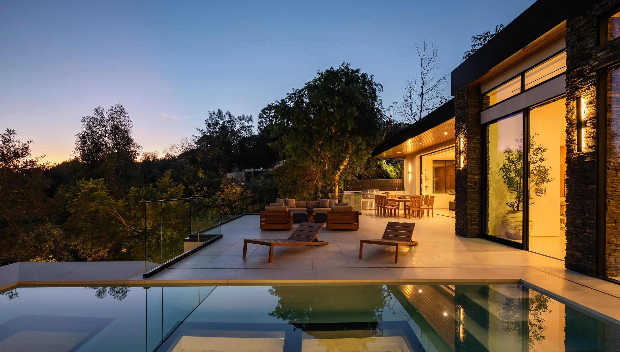 12752 Mulholland Dr-123-MLS.jpg