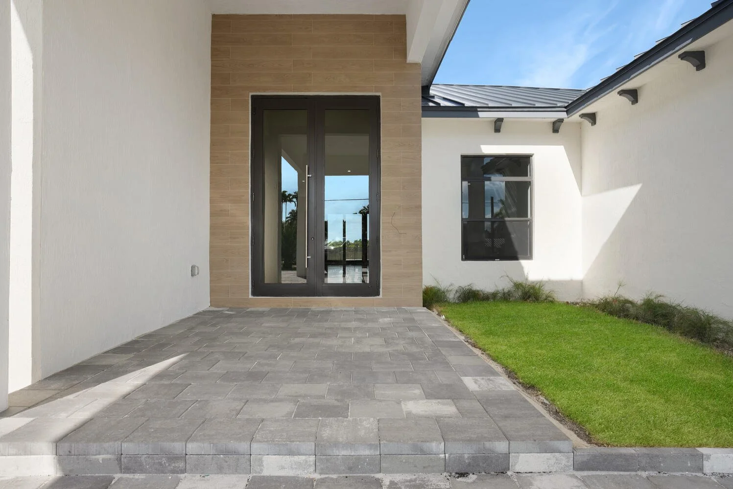 SW 224th St Homestead FL 33170-large-070-068-Front Porch-1498x1000-72dpi.jpg