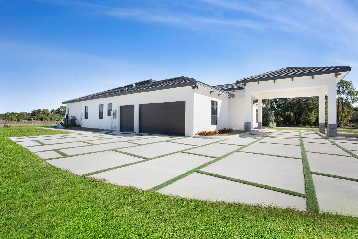 SW 224th St Homestead FL 33170-large-005-008-Garage-1498x1000-72dpi.jpg