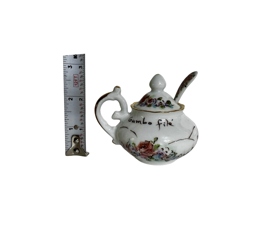 Vintage gumbo filé server beside a tape measure showing an approximate 2½-inch height