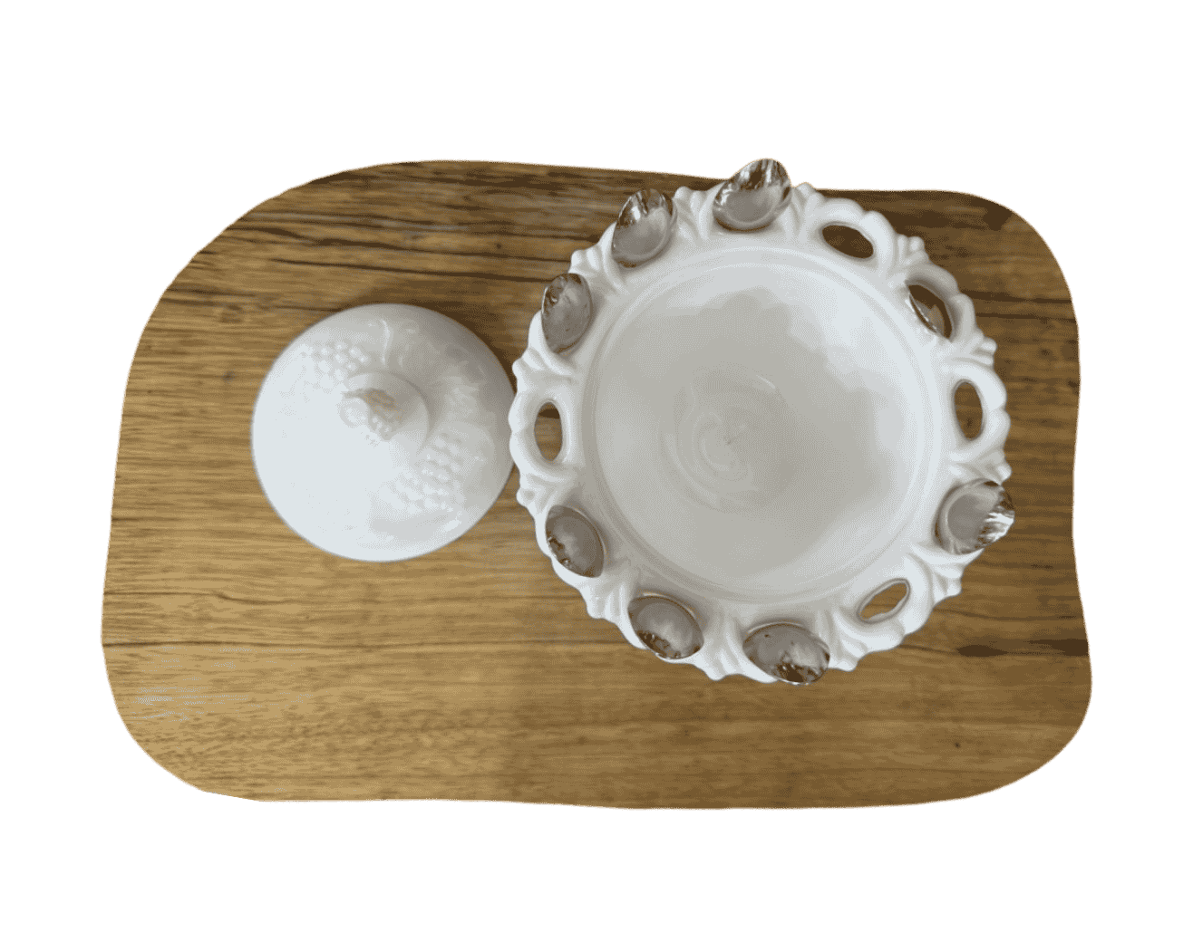 [Antique] Milk Glass Server with Spoons (Lid).png