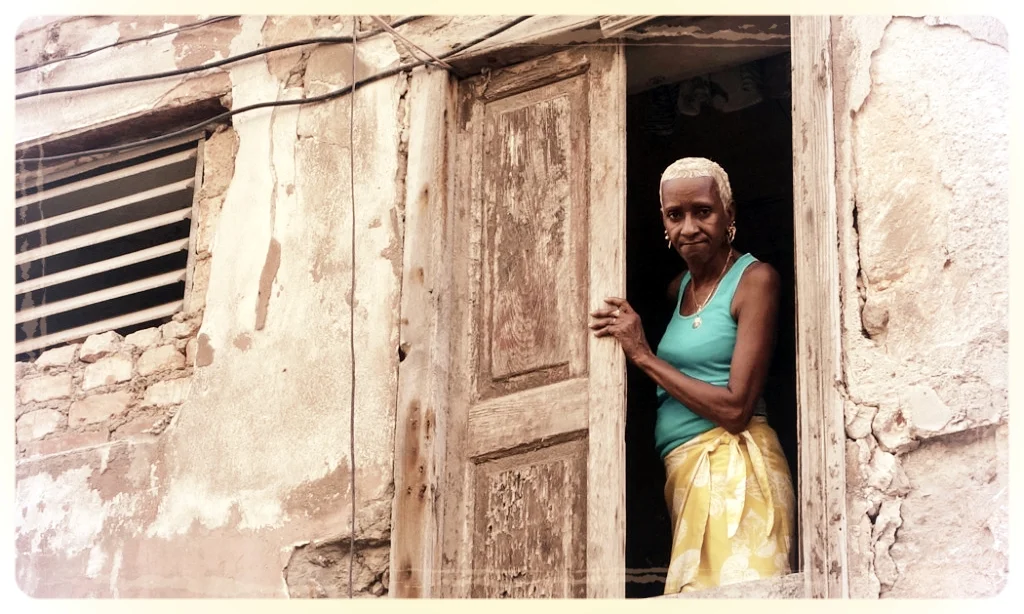 15-havana-cuba-poverty-locals-woman.jpg
