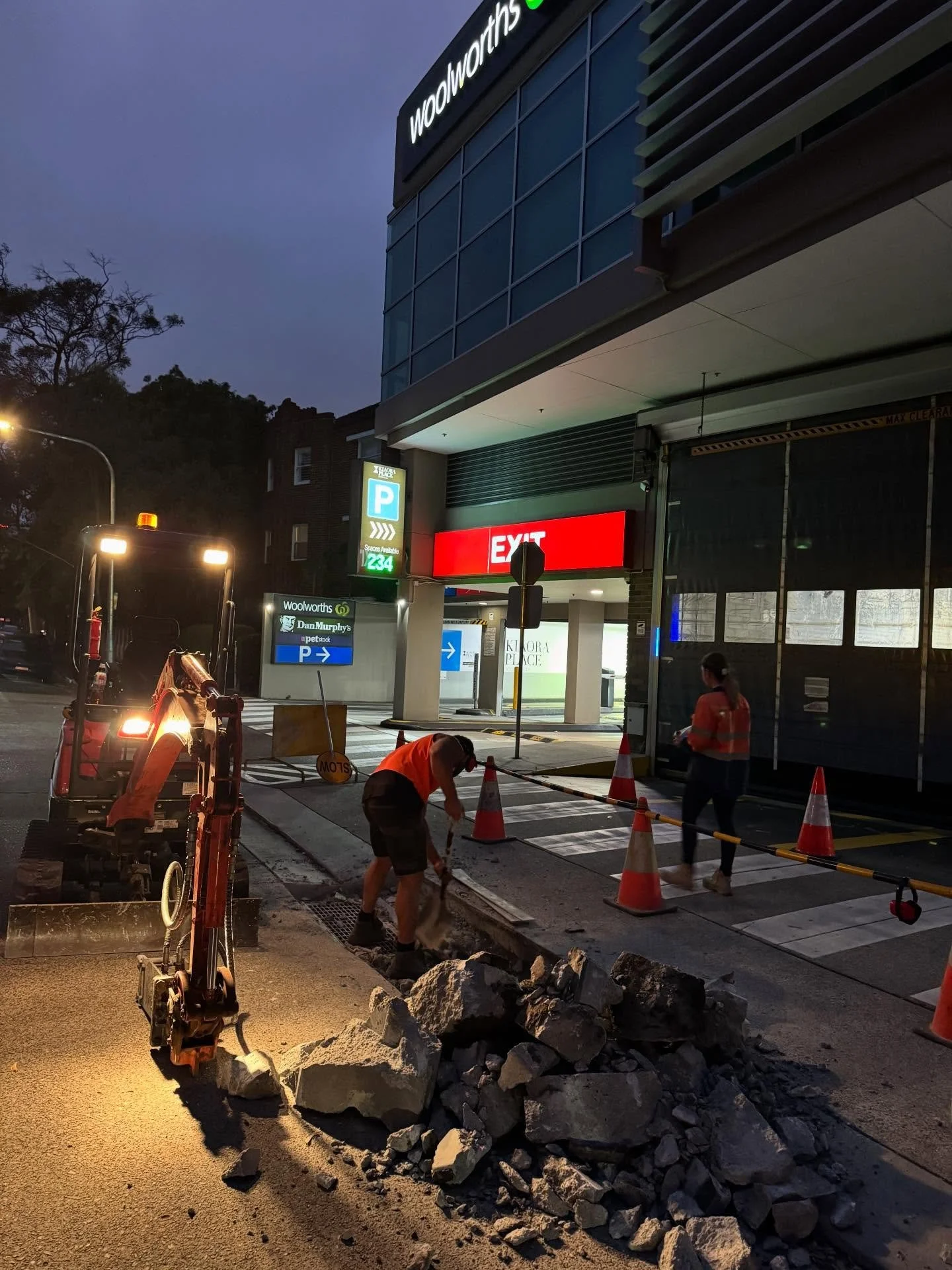 Night shift concrete excavation for new stormwater drain for Woollahra council in Double bay.✅