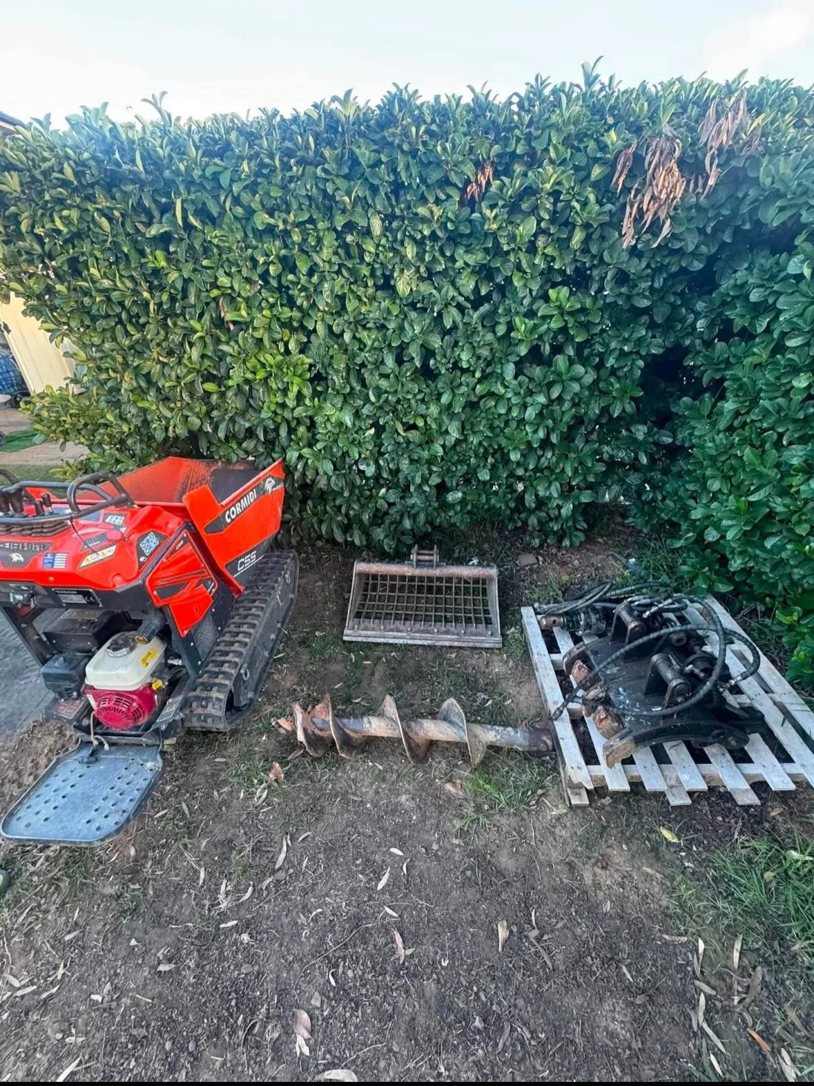 Need gear for your next job? We&rsquo;ve got you covered 👇

1.7T Excavator + Dumper + 3m&sup3; Tipper

 full attachment setup:

✔️ Auger (150 / 300 / 450)
✔️ Hammer
✔️ Sieve bucket
✔️ Grabs

- Tight access earthmoving
- Concrete &amp; dirt removal 
