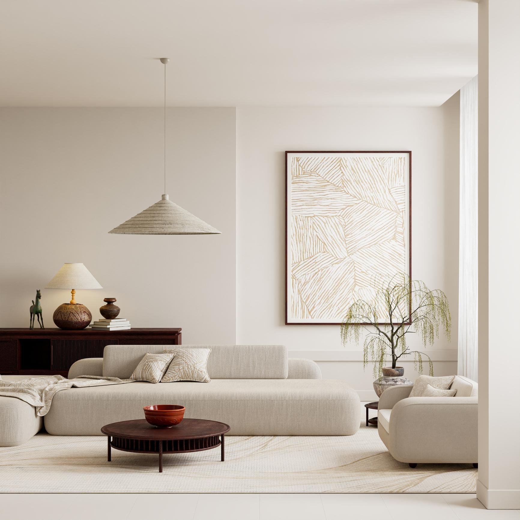 Salon moderne avec canapé beige, tableau abstrait, lampe suspendue, lampe de table et plantes d'intérieur.