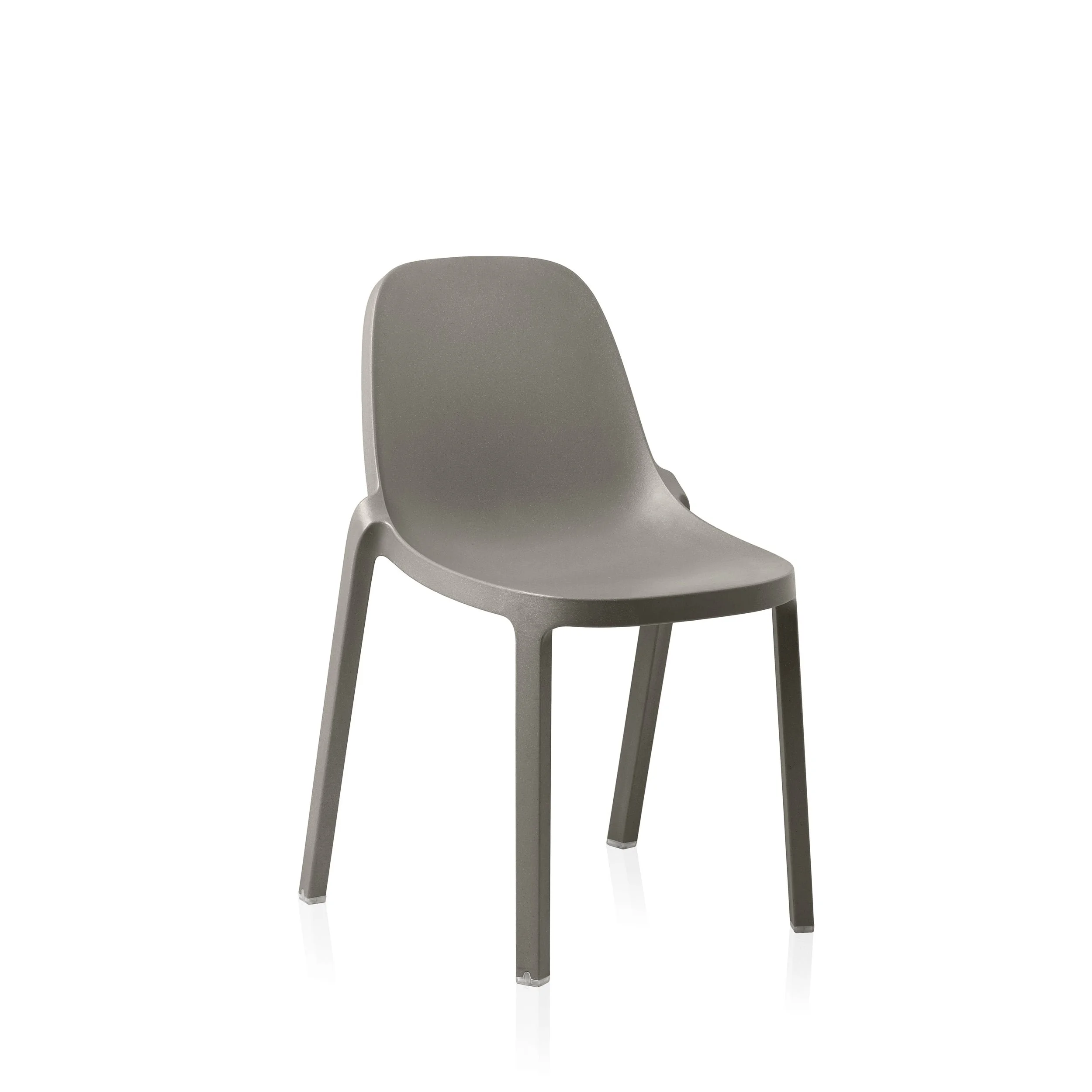 Emeco_BroomLightGrey_2500x2500_0e932f0b-3741-40ca-a5c7-be38da9547b5.jpg