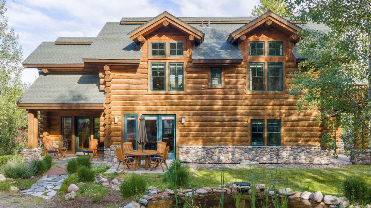 Hidden Hills Retreat: A Log Home on 7 Acres Bordering the National Forest, South of Wilson