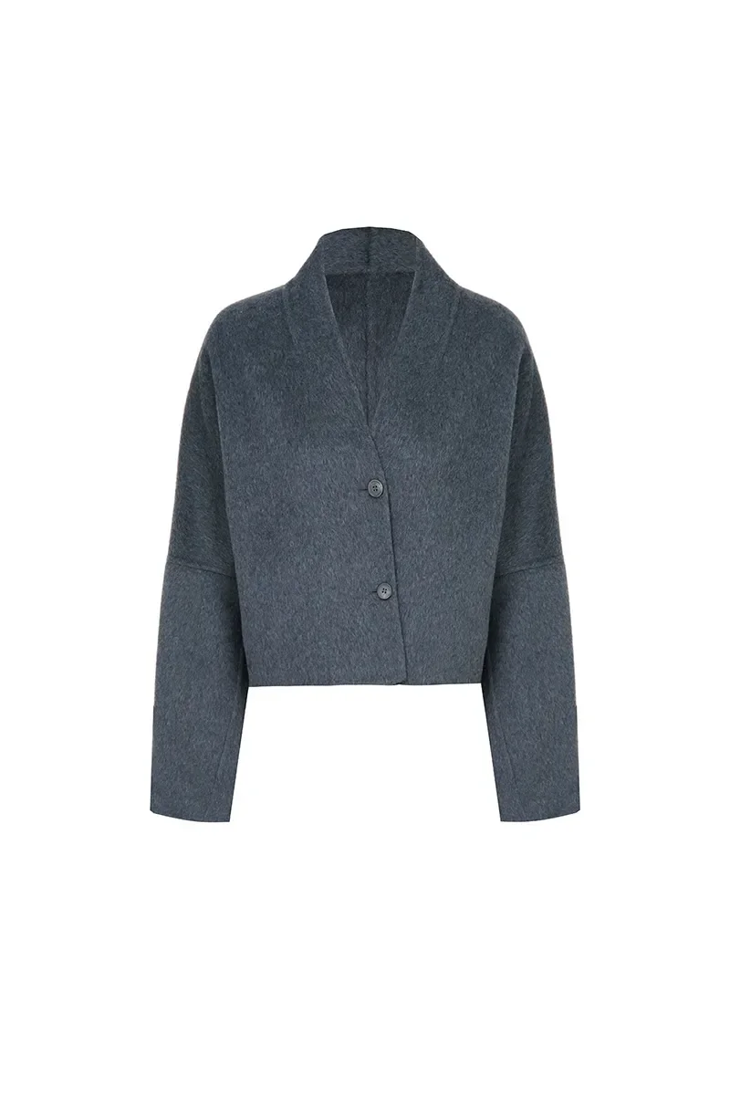 Gray cropped jacket with a collar and buttons