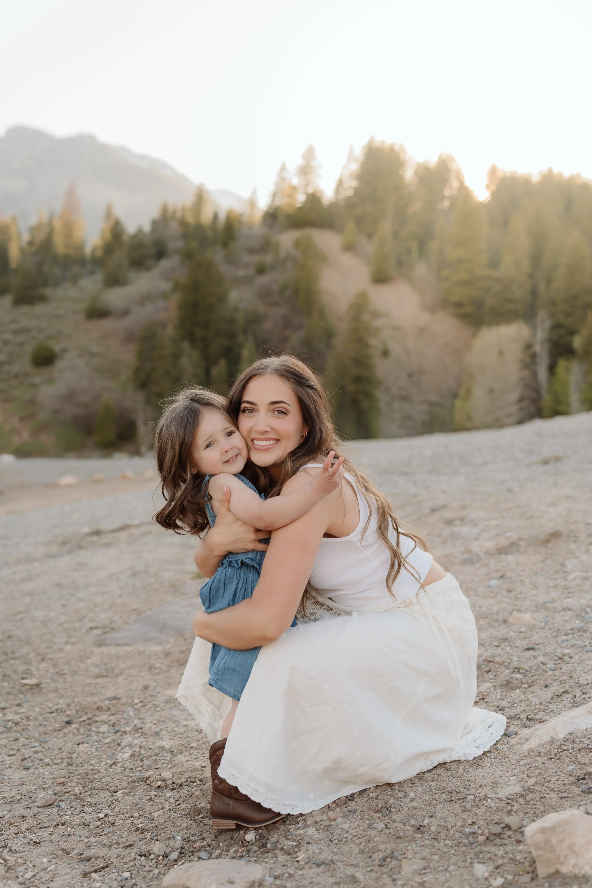 GOLDEN HOUR GLOW OF A MOTHERHOOD SESSION AT TIBBLE FORK RESERVOIR | PRESLEE AND HUDSYN