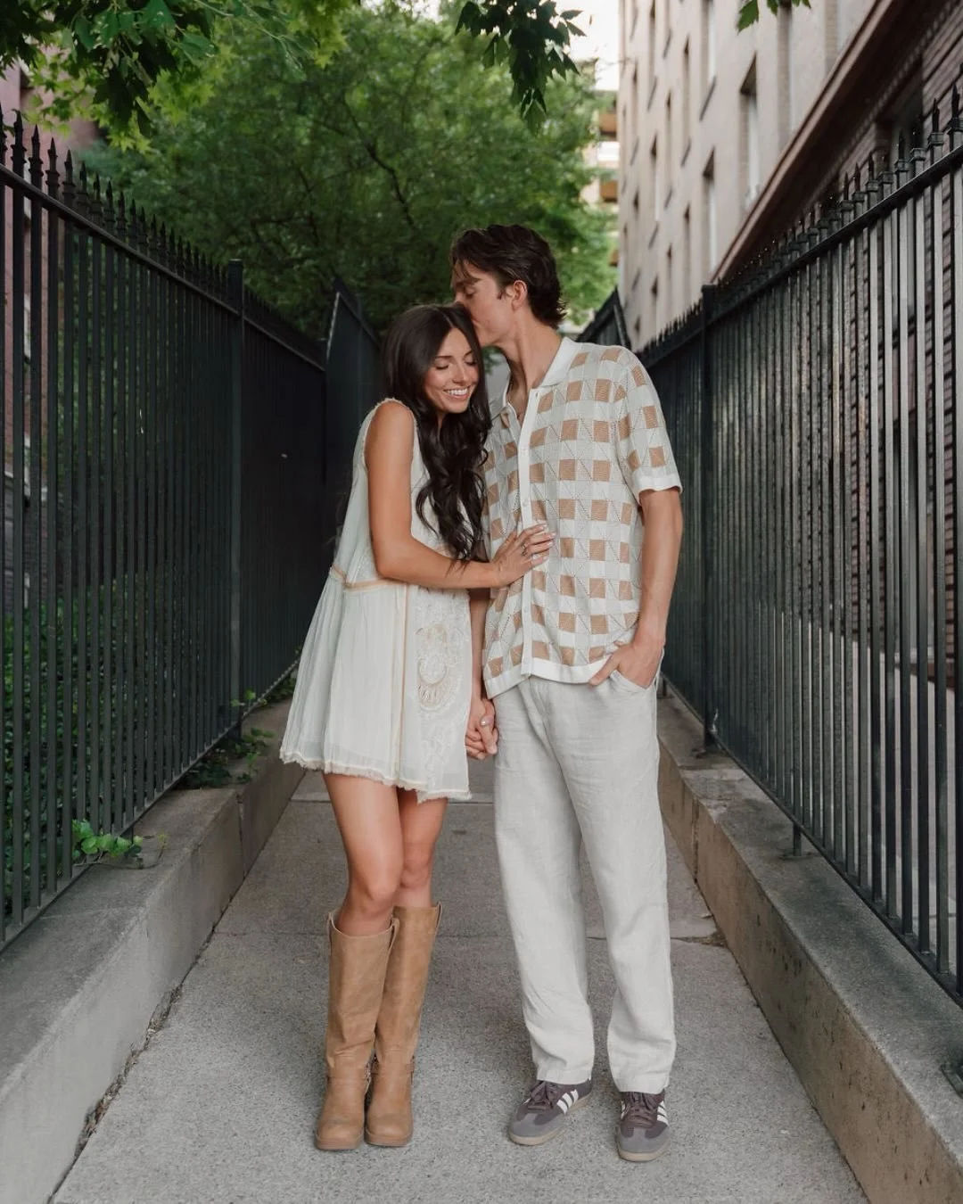 Running around salt lake with these two and hearing about their love story is exactly why I do what I do 🤍✨ 

#utahengagementphotographer #utahcouplesphotographer #utahweddings #utahphotographer #saltlakecityphotographer