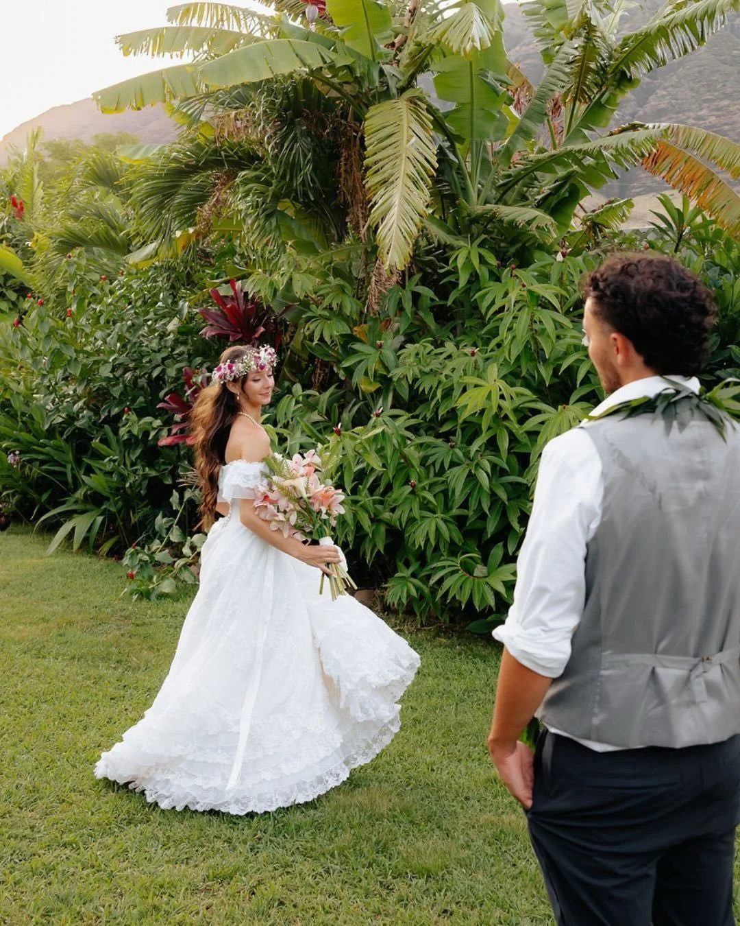 A wedding day in Hawaiʻi feels different.

The ocean breeze, the slower pace, the way every moment feels a little more intentional.

What I loved most about this day wasn&rsquo;t the view. It was the way they looked at each other when no one else was