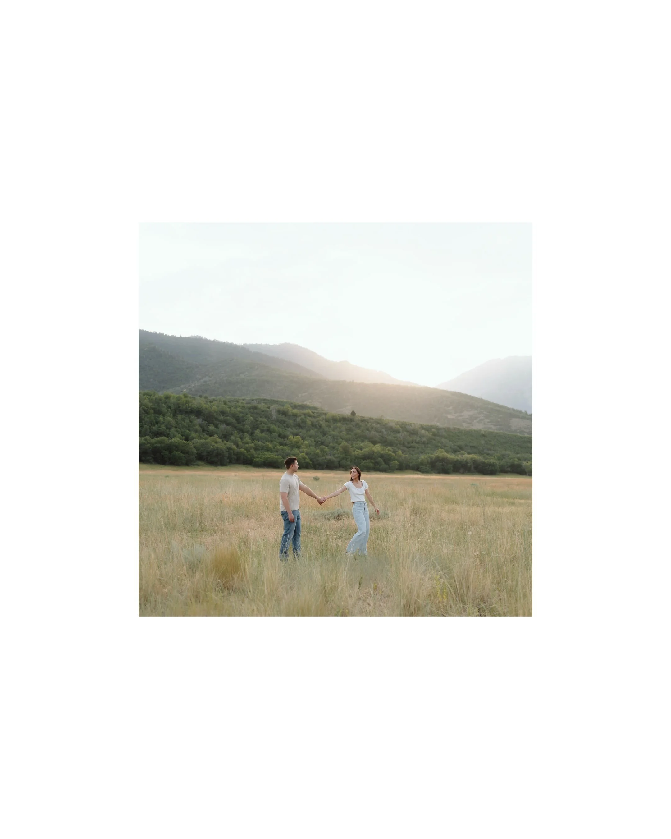 POV: You just got engaged&hellip; now it&rsquo;s time to book your engagement session.

Here&rsquo;s one tip that will make a huge difference in your photos:

✨ Coordinate your outfits, don&rsquo;t match them.

Choose colors that complement each othe