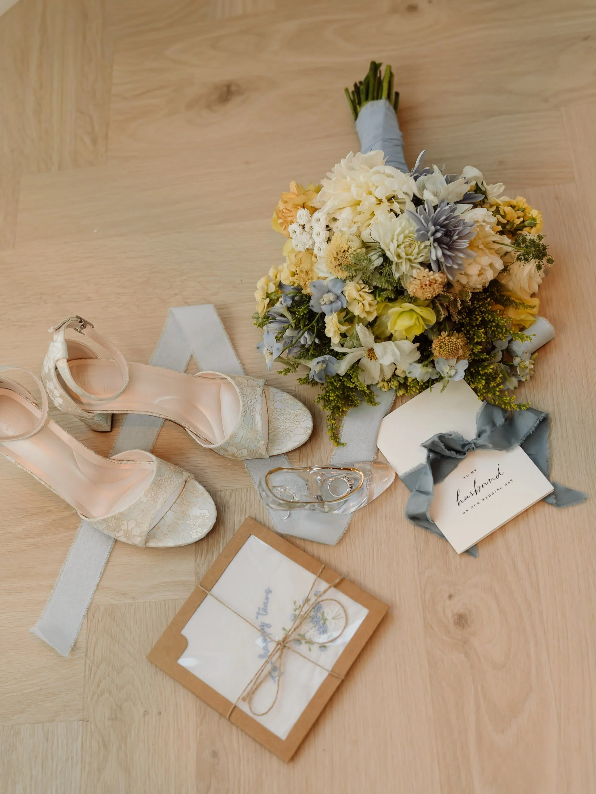 The prettiest previews from Abigail and Landon&rsquo;s Day 

It was a day full of so much love (and rain) but it all cleared up before the reception and turned out so incredibly beautiful 🤍 

Venue: @sagewoodvenue 
Planner and florist: @jenmorphy 
H