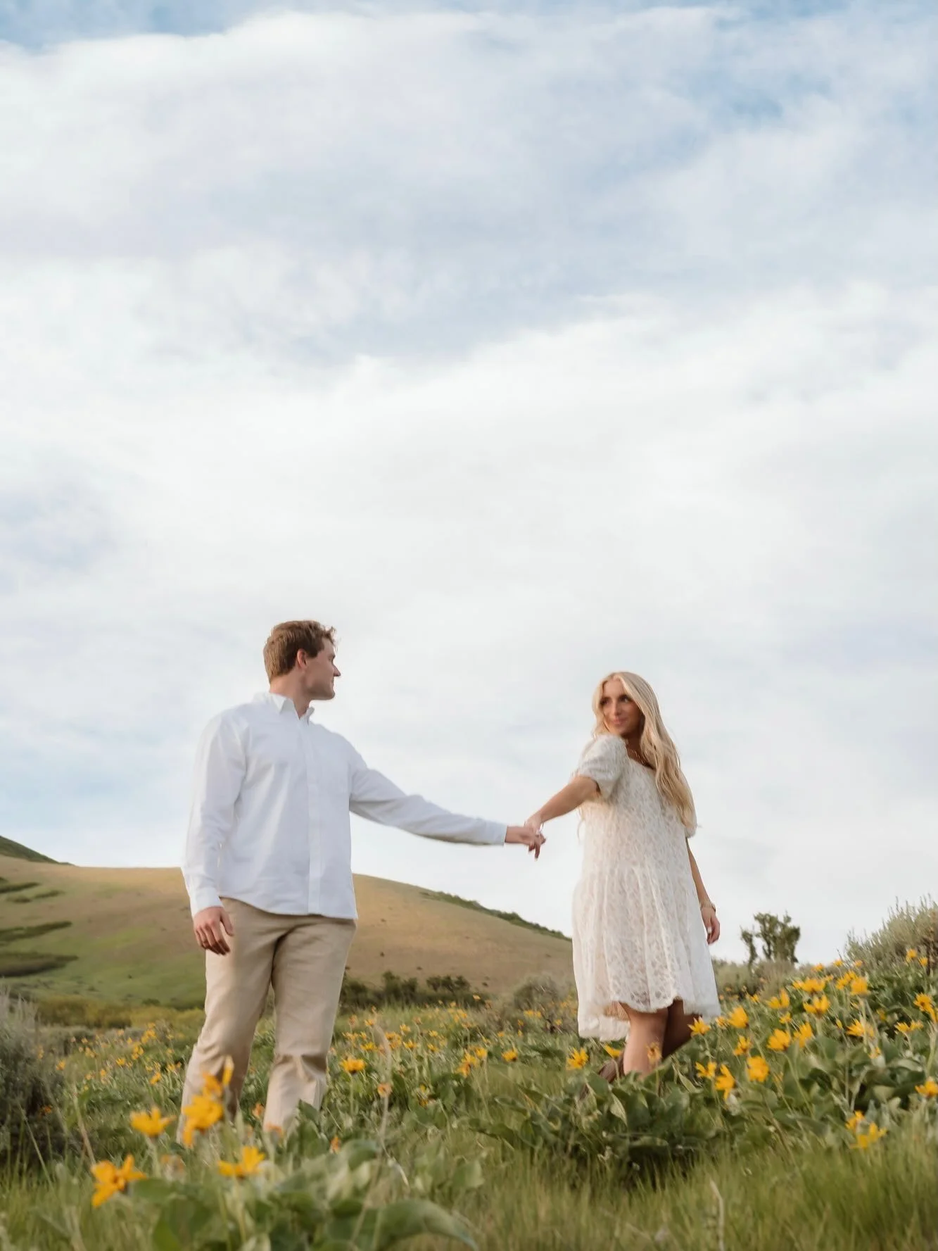 POV: you stopped worrying about being &ldquo;good at photos&rdquo; and just loved on each other instead. 🤍

The in-between moments will always be my favorite. The laughing, the running around, the way you look at your person when you forget I&rsquo;