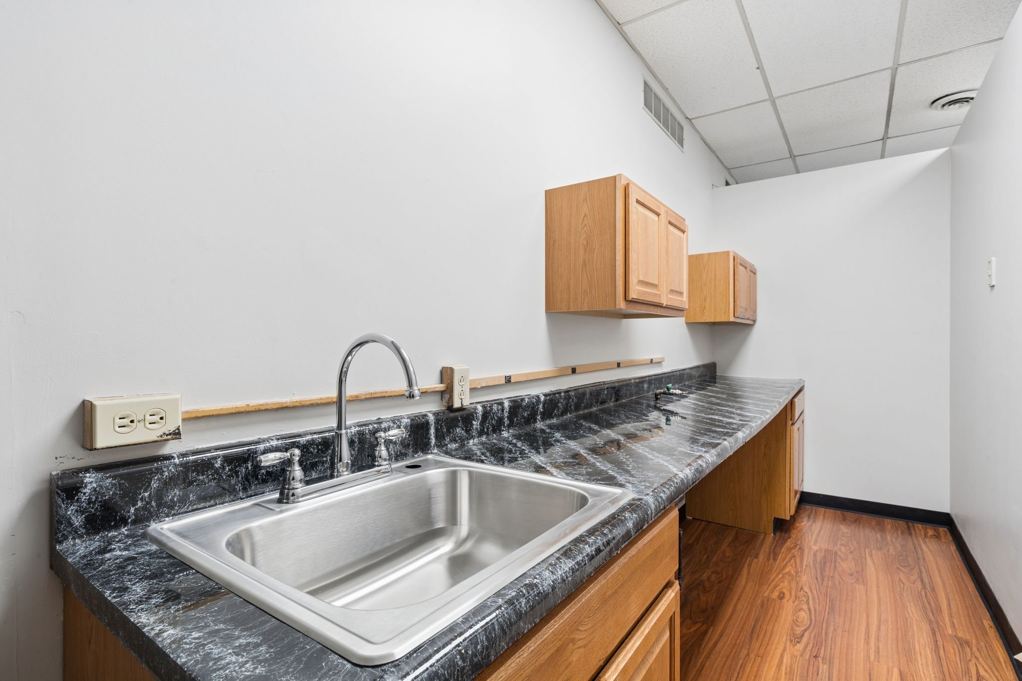 16-web-or-mls-4201-butler-st.jpg