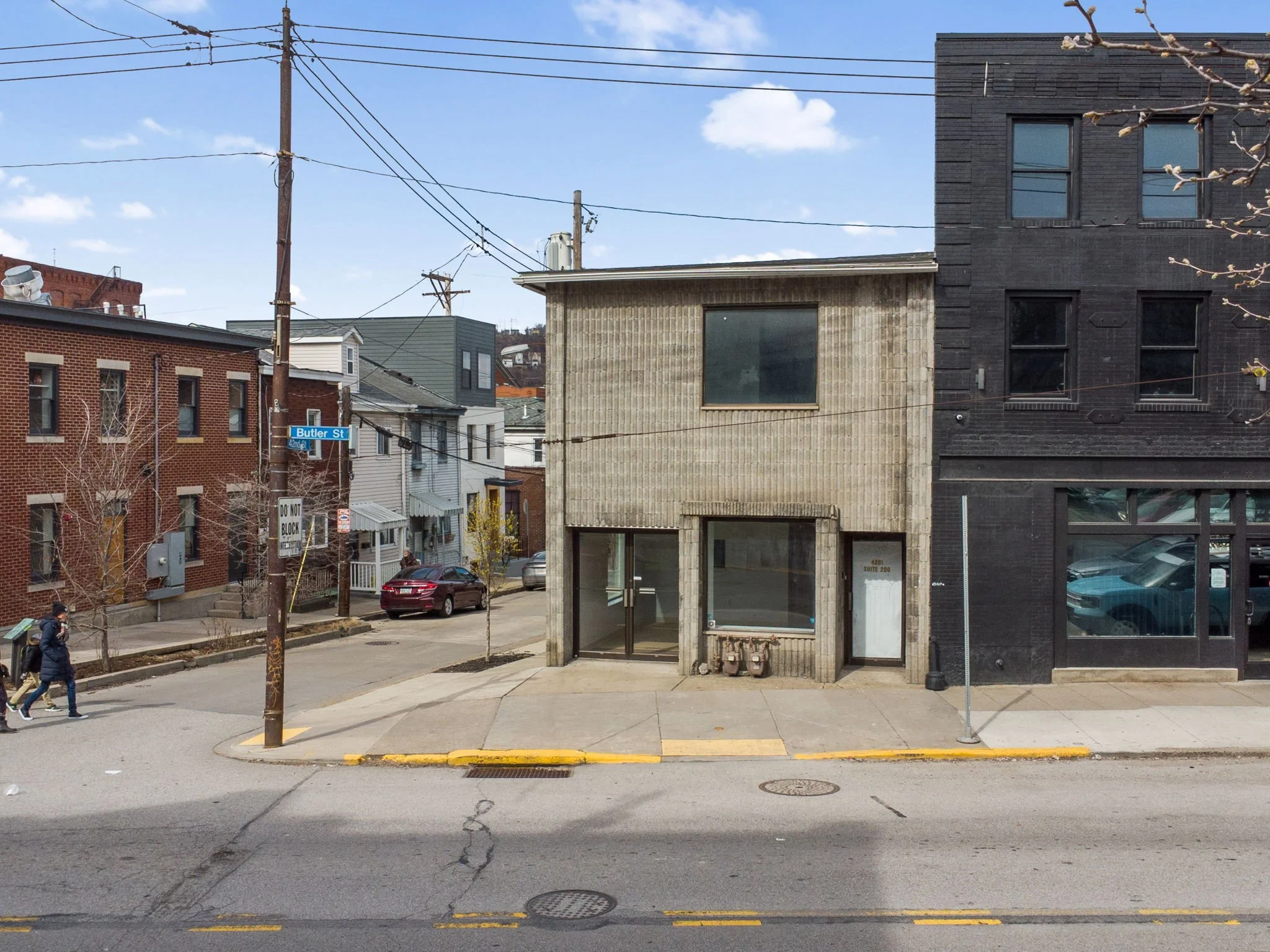 36-web-or-mls-4201-butler-st.jpg