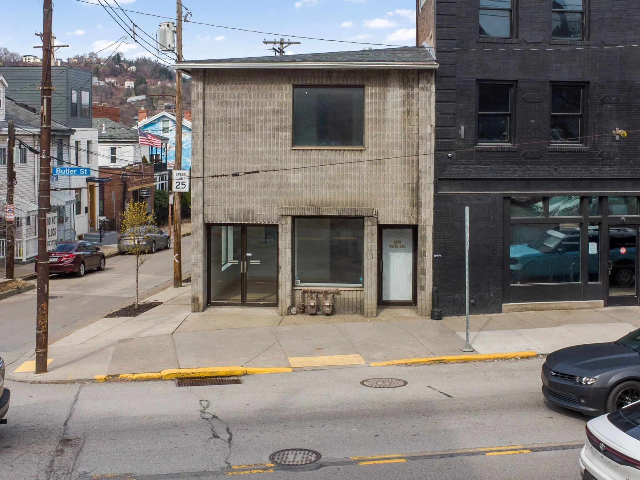 1-web-or-mls-4201-butler-st.jpg