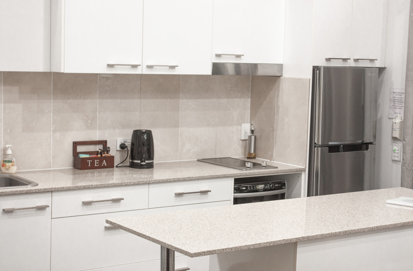 Each chalet includes a practical kitchenette, ideal for couples and short stays while exploring Tamborine Mountain and the surrounding rainforest.