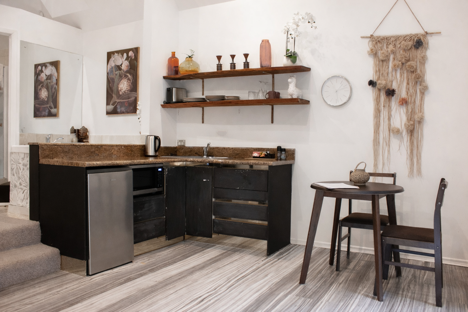 Enjoy the convenience of a well-equipped kitchenette and dining space, ideal for couples and travellers staying at this centrally located Tamborine Mountain accommodation.