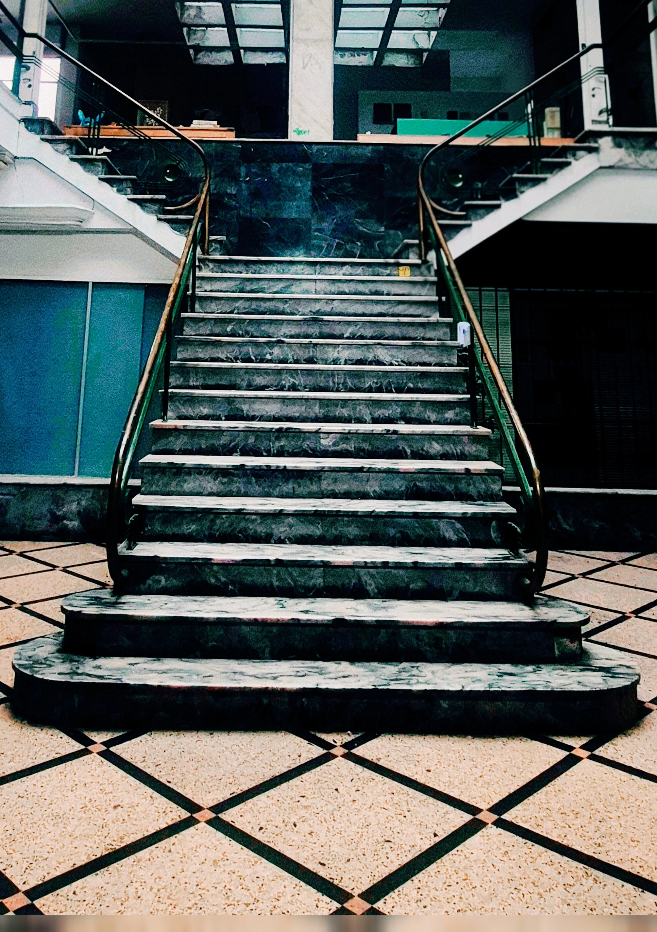 La escalera de la galería