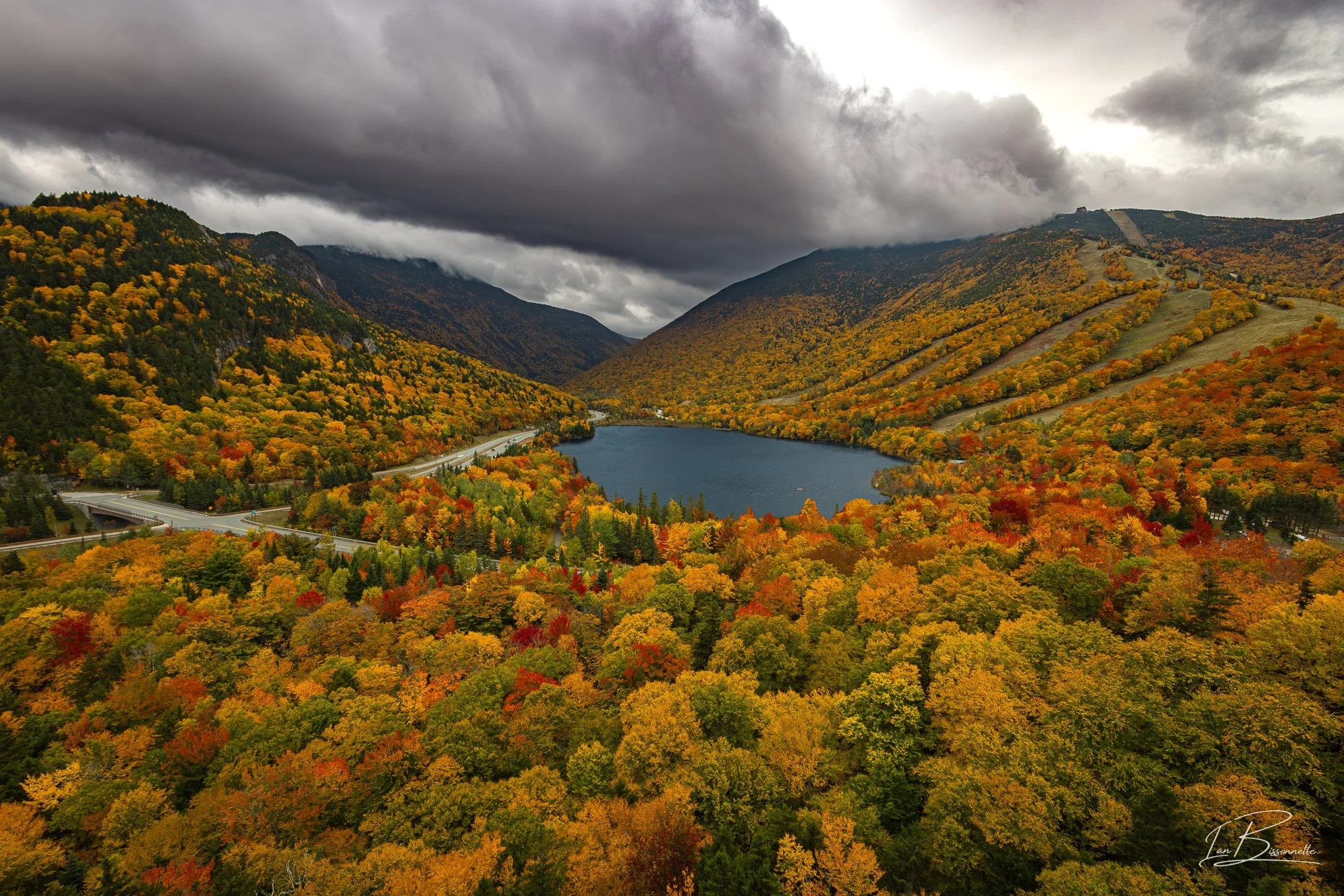 Franconia Notch & Echo Lake from Artists Bluff
