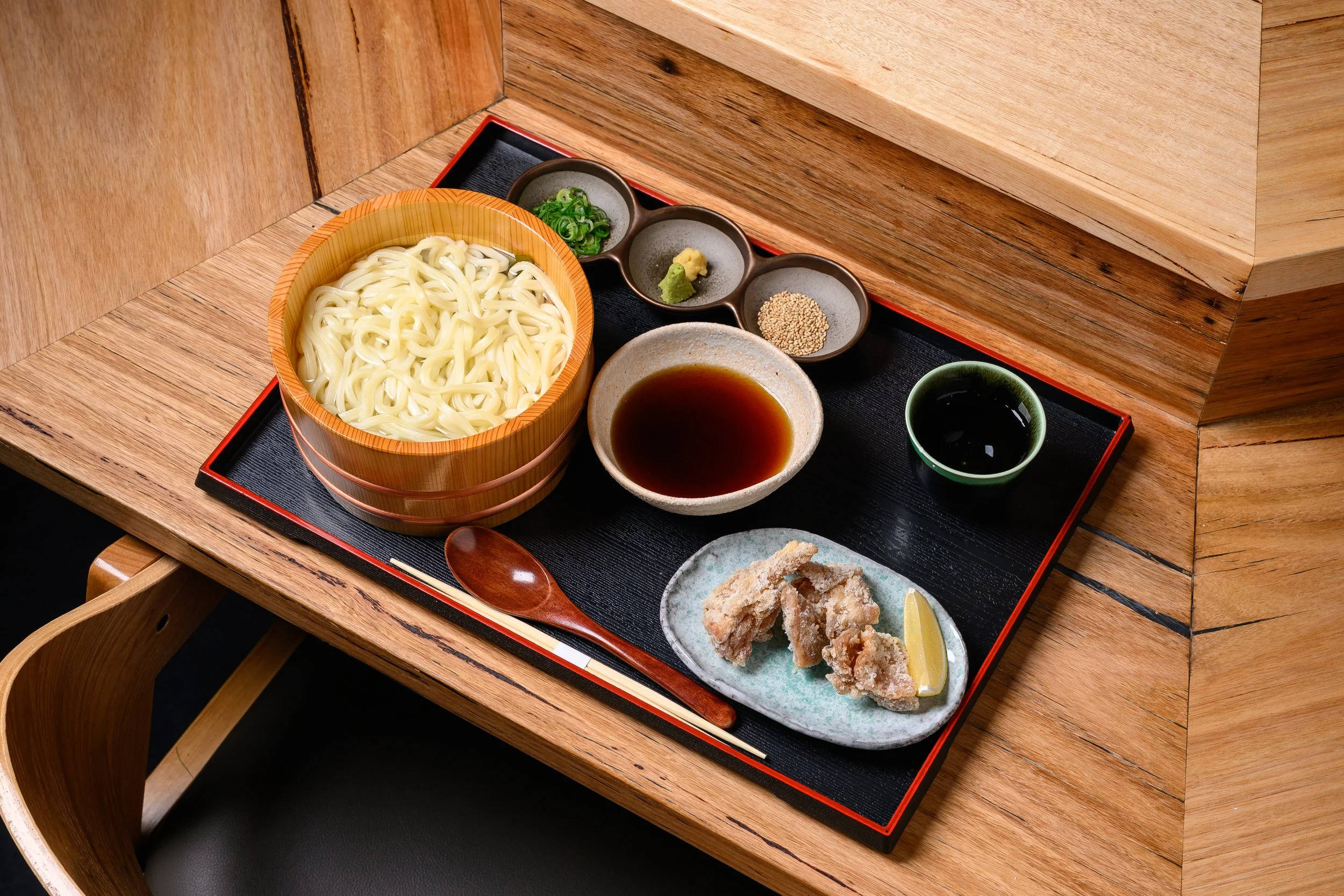 Kamaage Udon Karaage – Fresh udon in kombu water, served with hot dipping broth and chicken karaage.