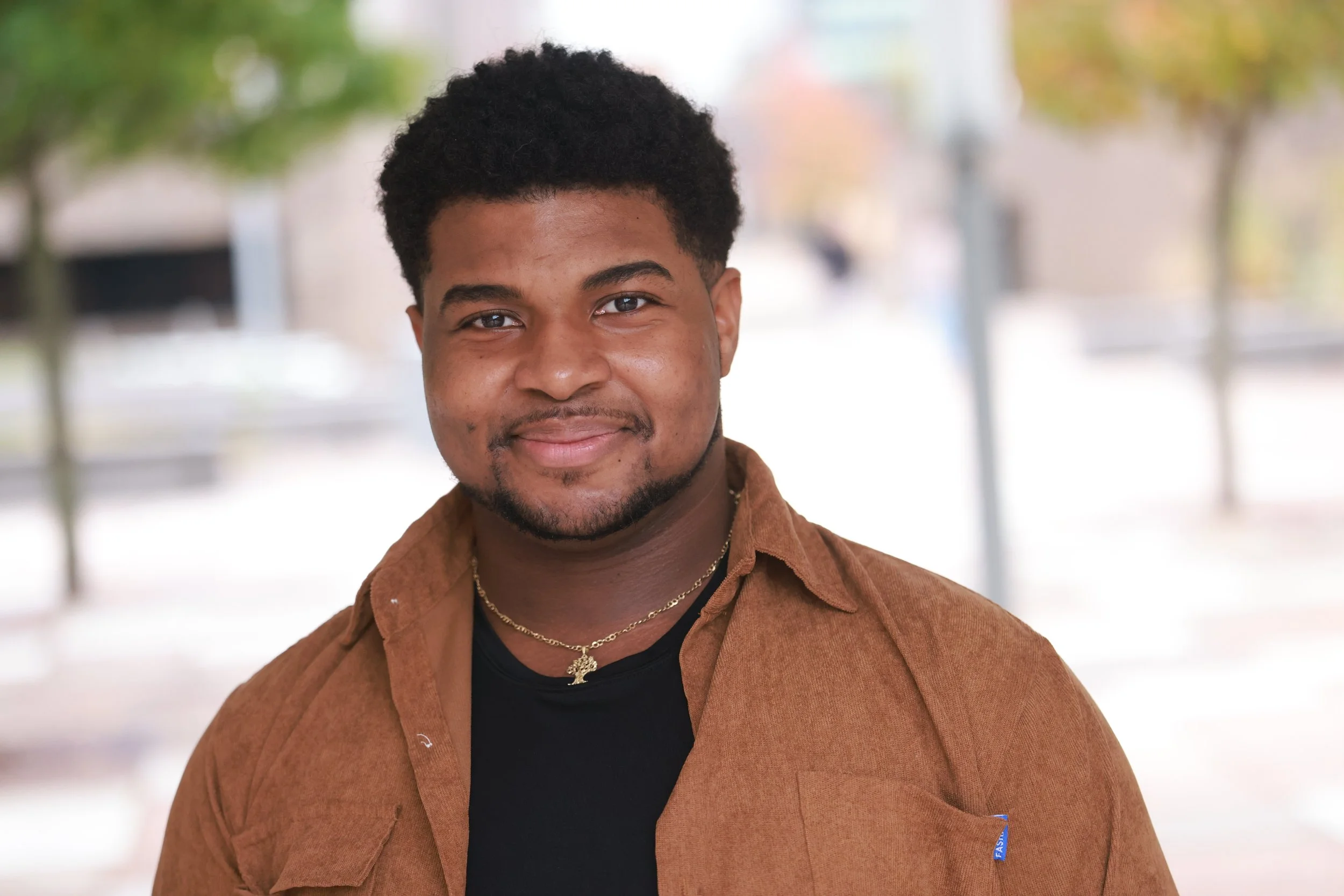 Headshot of Steven Rutledge outside, taken by Xanthe Elbrick Photography