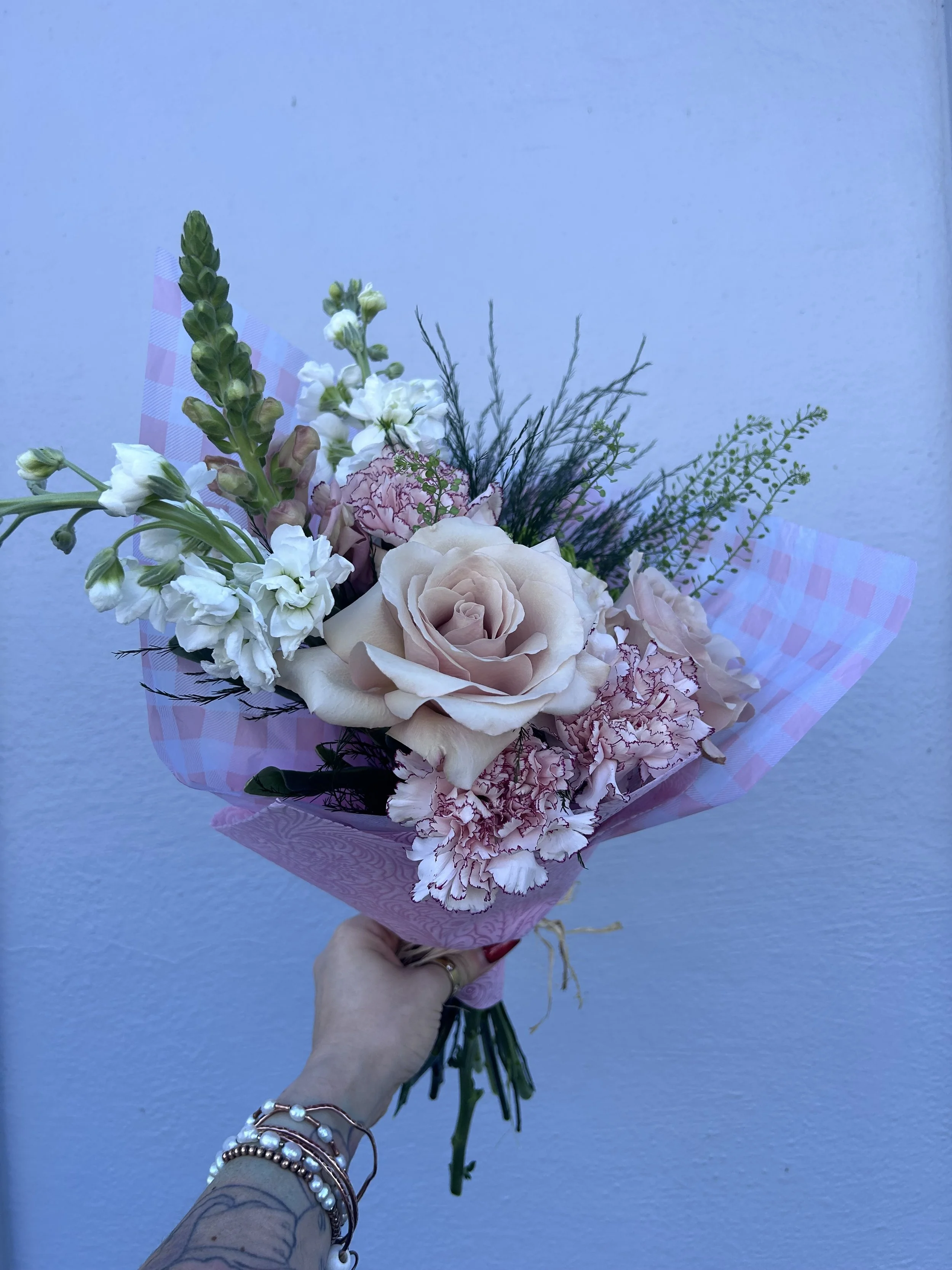 HAND-TIED BOUQUET ROSE