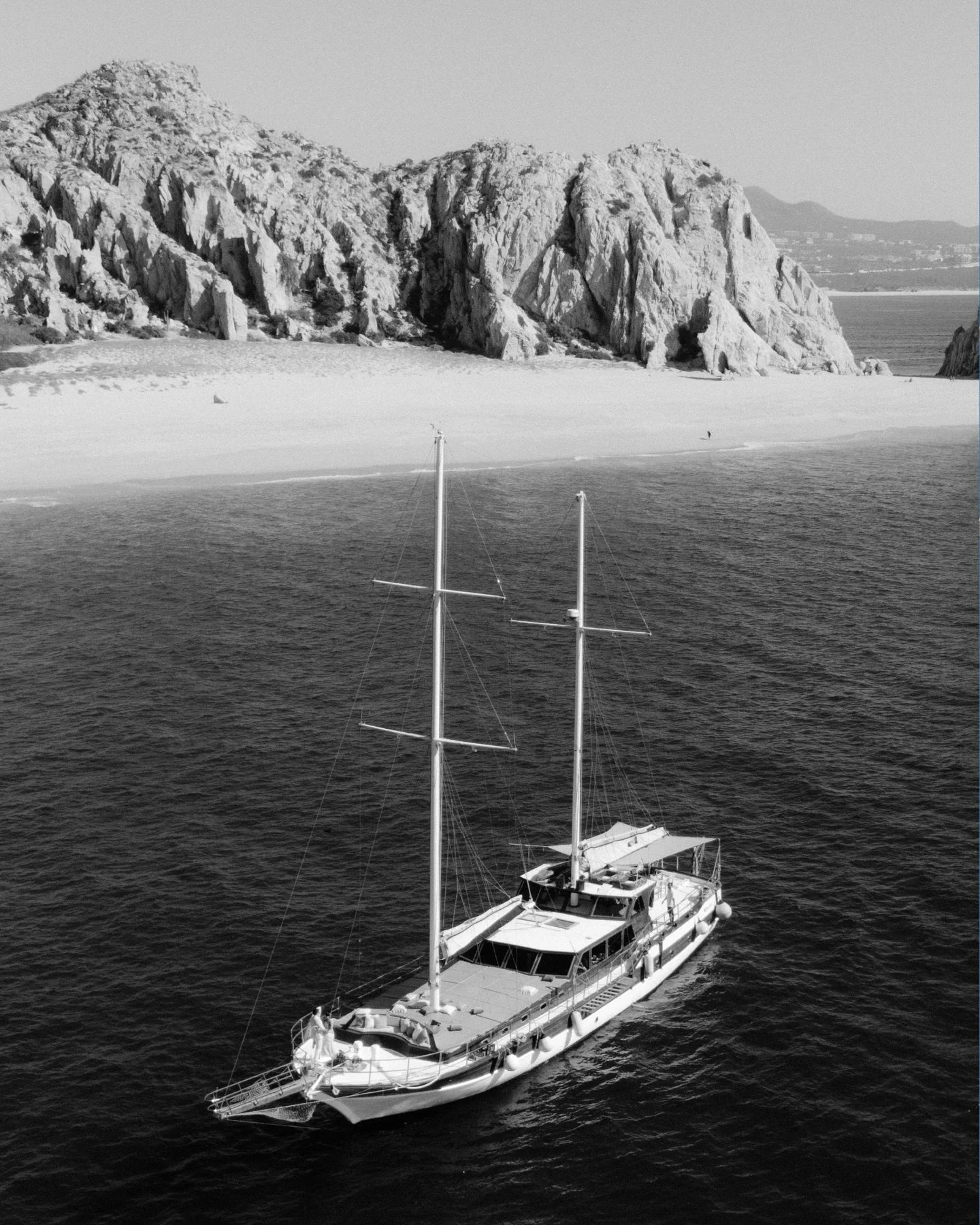the ocean did its thing that day

something about being out there
just slows everything down

Drone shot by @joseclave 

Planning &amp; Creative Direction @dagnino.wedding
Floral design @casaselvamx
Venue / Yacht@tuenamoradosailyacht / planner in hou