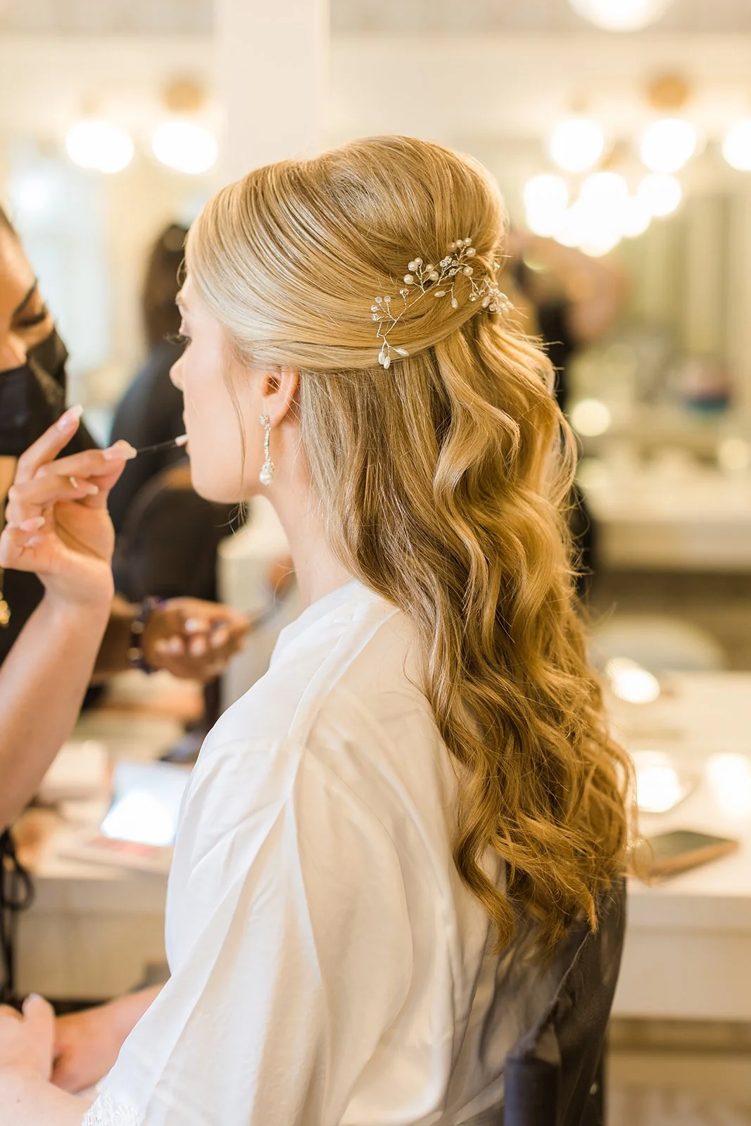 2022_05_21_Kim_Phil_Bride_Getting_Ready-9_webs (1).jpg