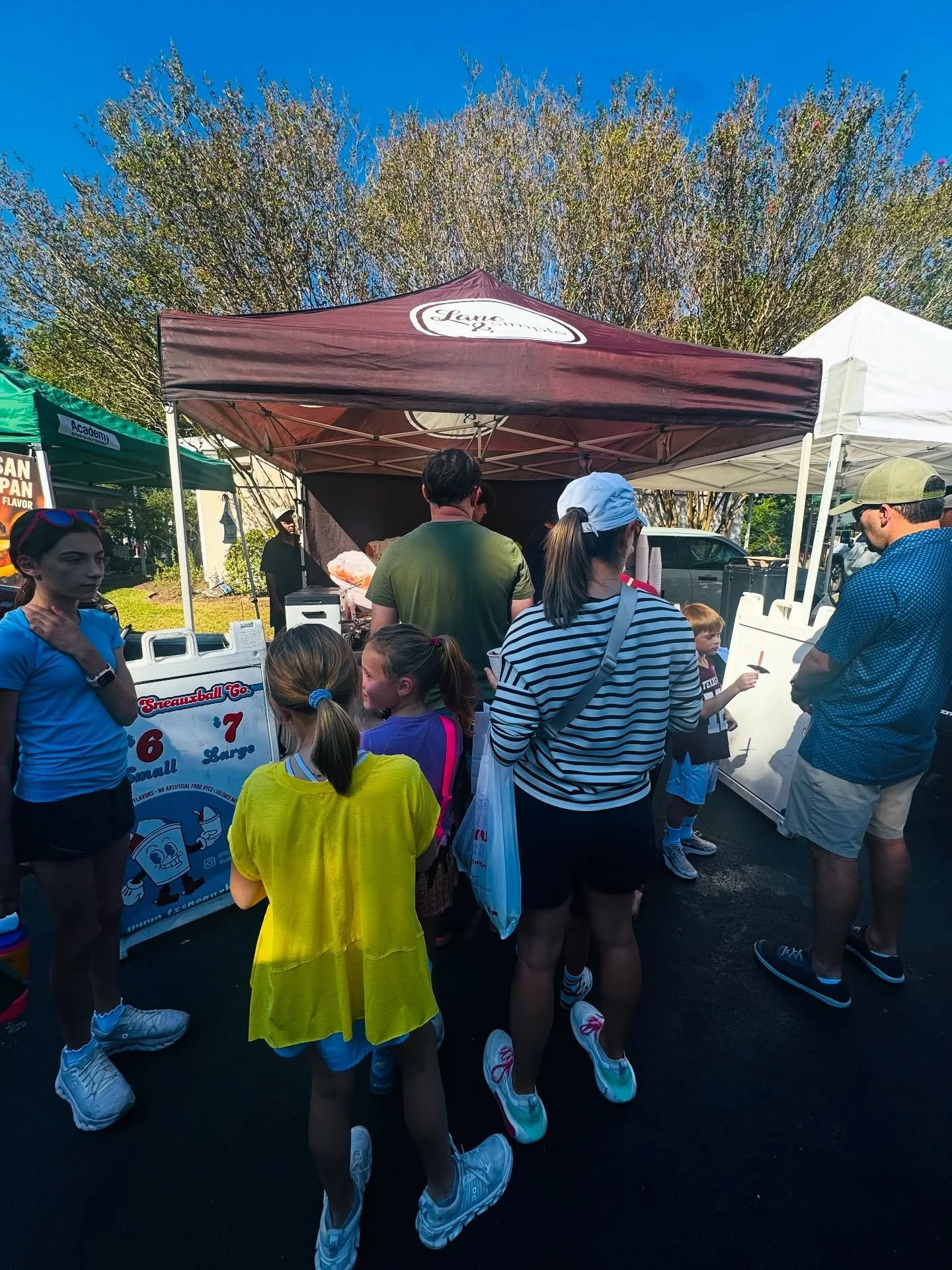Market mornings + good company = our kind of Saturday 😊 

🤍 Come say hey this weekend!

#LaneAndSimple #SupportLocal #FarmersMarketFinds #ShopLocal #SaturdayMarket #MidwestMade #LocallyGrown #HandcraftedGoods #MarketDay #CommunityFirst #SouthernHos