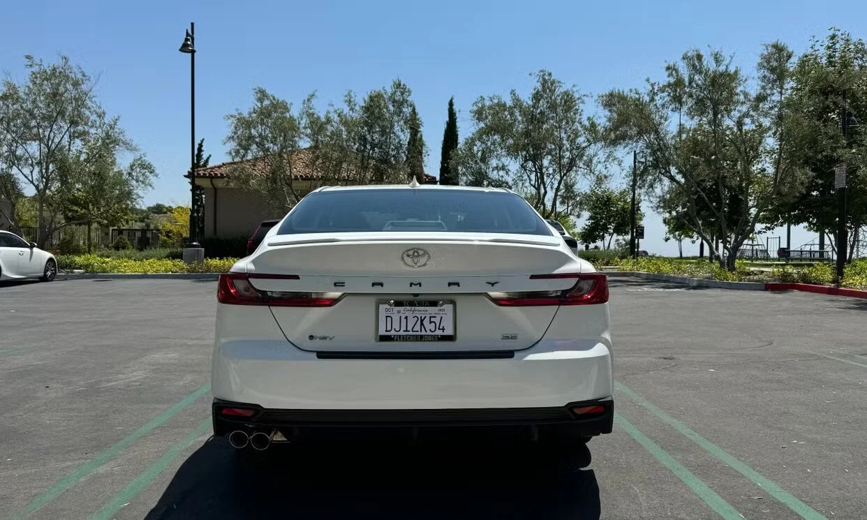 camry-2025-white-3.jpg