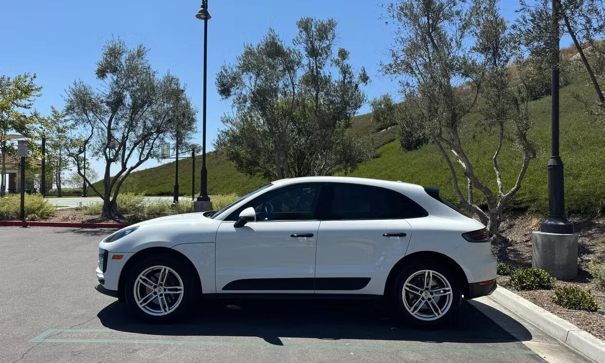 Macan-2020-White-2.jpg