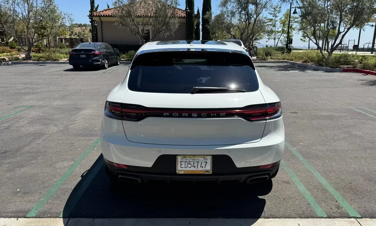 Macan-2020-White-3.jpg