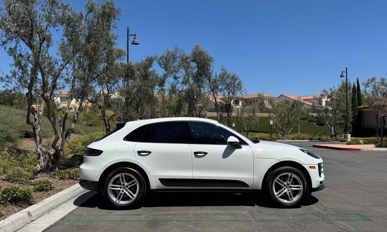 Macan-2020-White-5.jpg