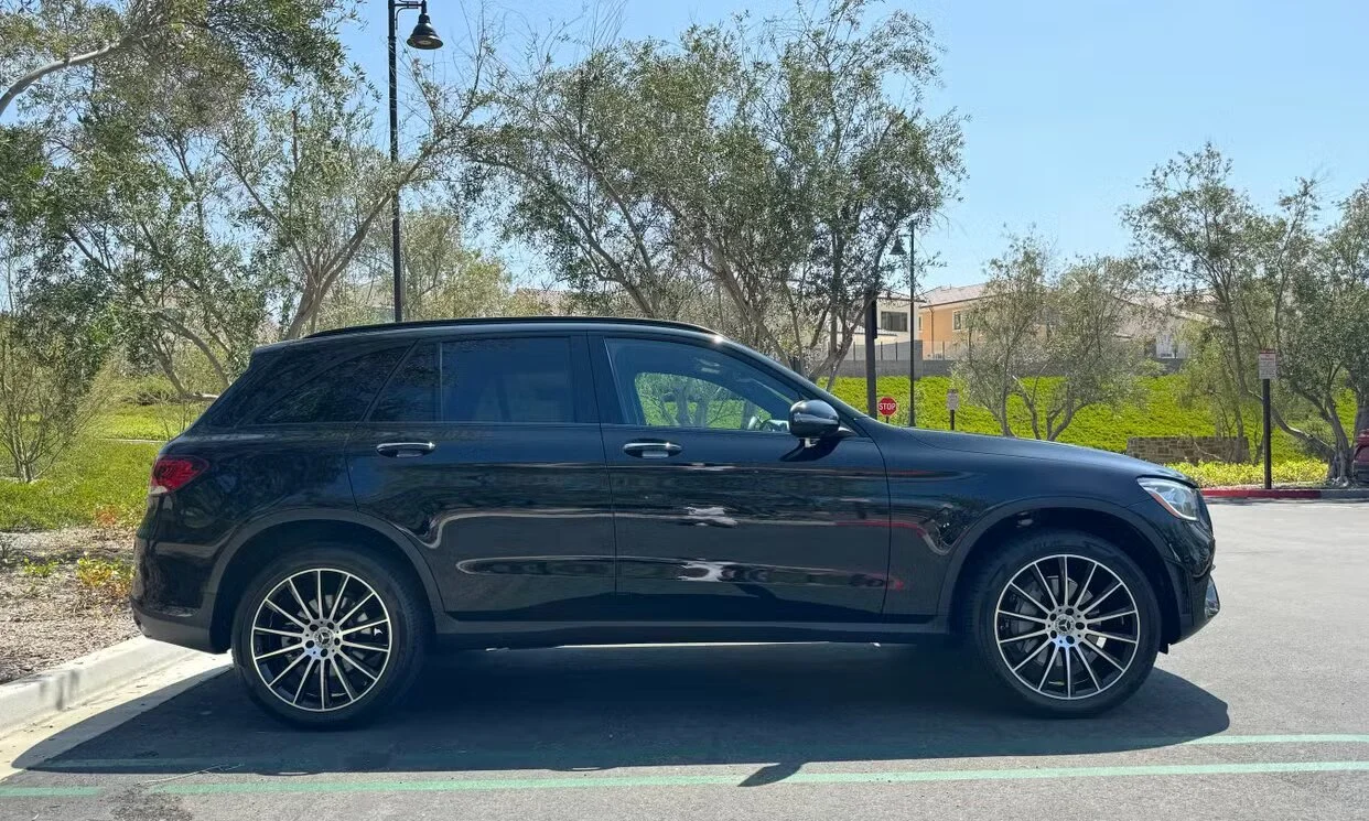 GLC300-2021-Black-2.jpg
