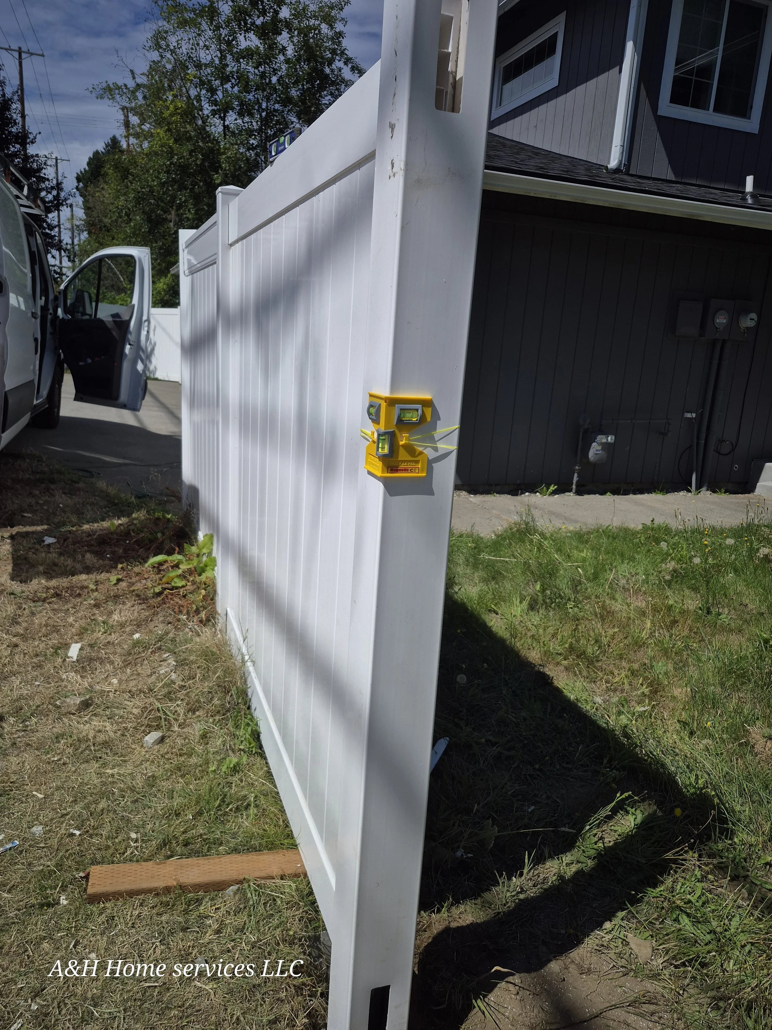 A&H Home Services provides expert vinyl fence installation and repair services in Renton, WA. Vinyl fencing is a perfect choice for homeowners looking for a clean look, long-lasting durability, and low maintenance.